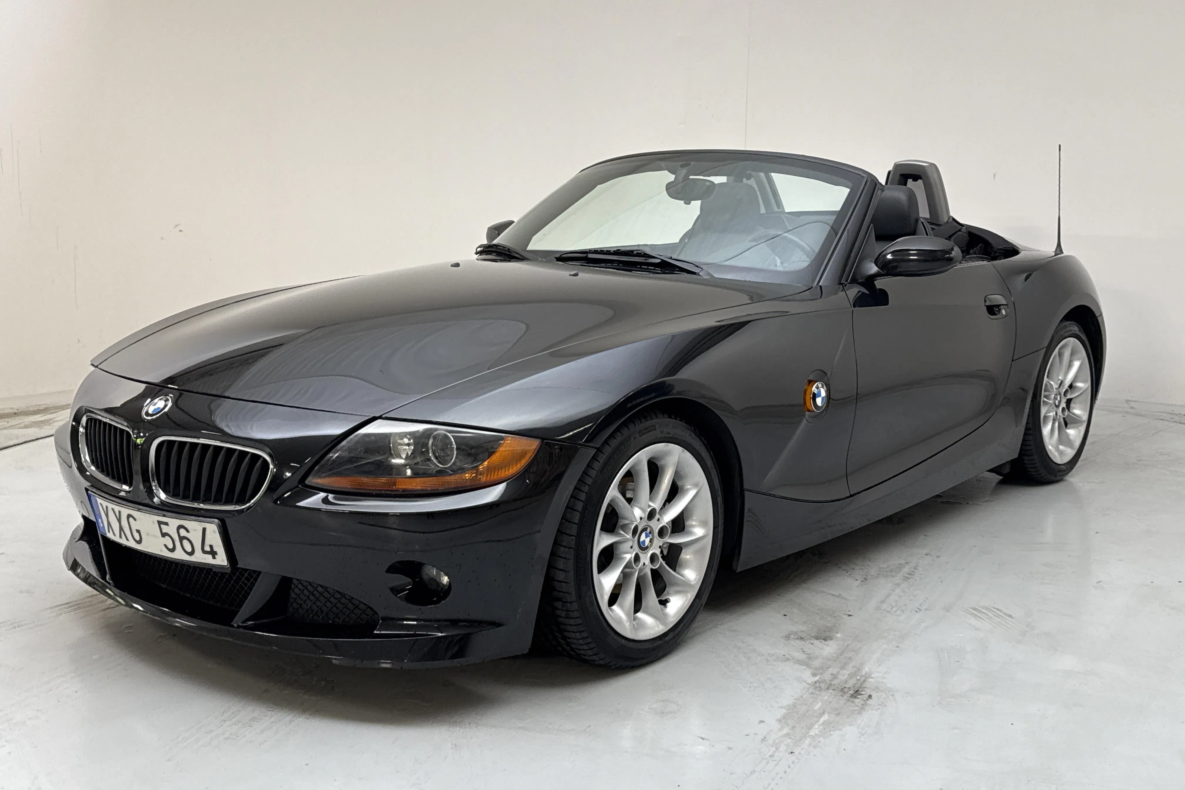 Presentation photo 1 of 15: BMW Z4 2.5i Roadster (192hk) - 84 700 km - Manual - black - 2003