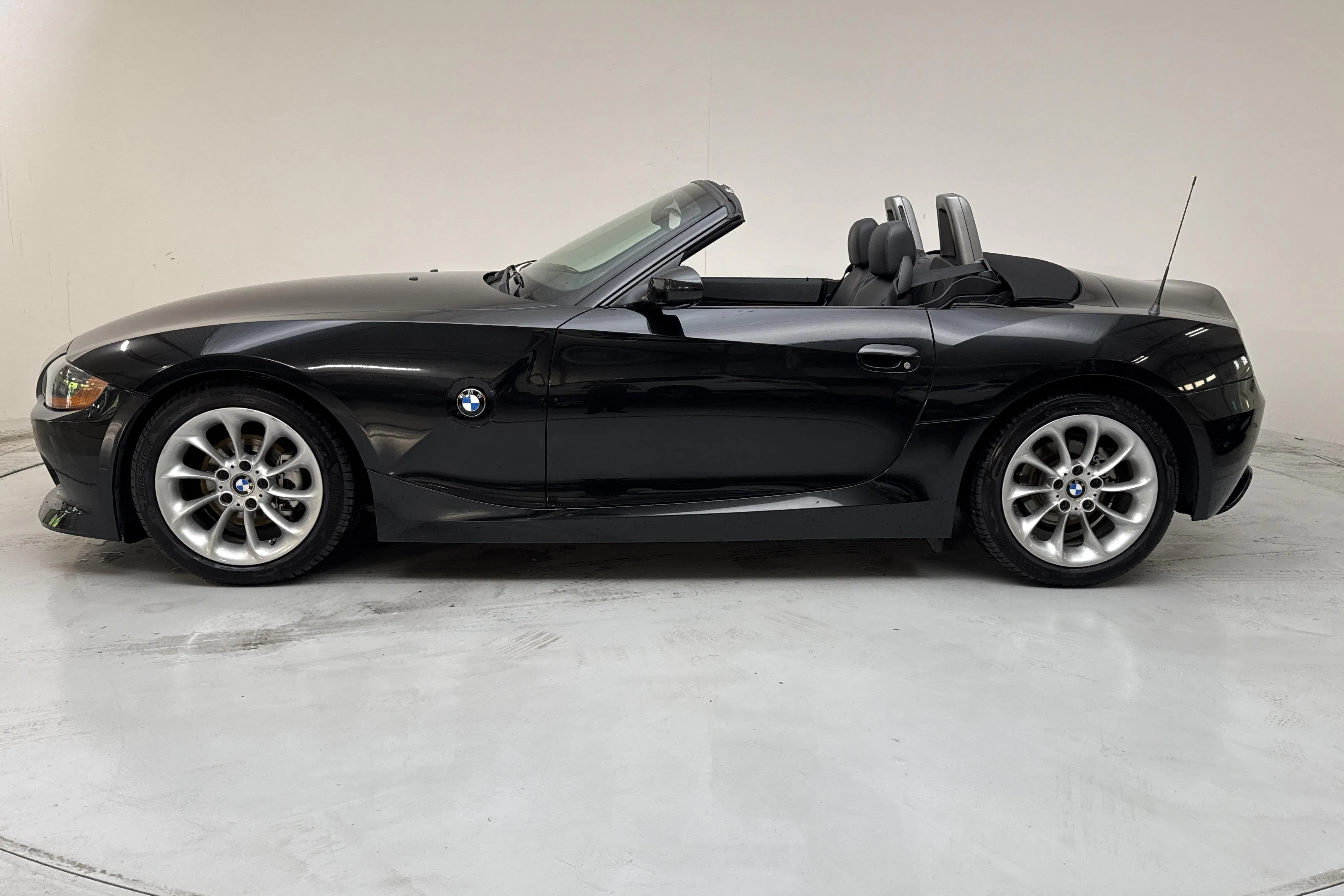Presentation photo 2 of 15: BMW Z4 2.5i Roadster (192hk) - 84 700 km - Manual - black - 2003