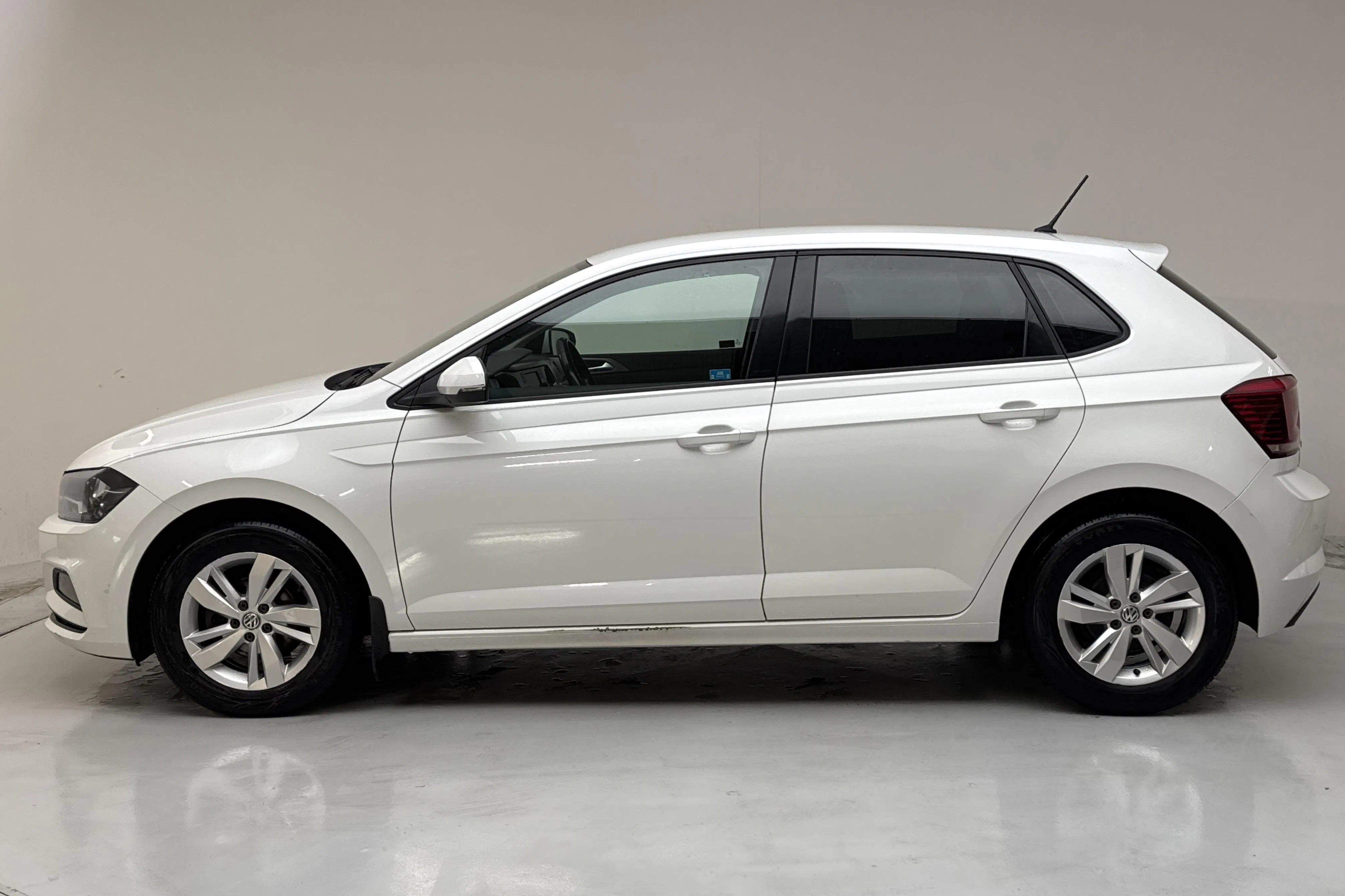 Presentationsfoto 2 av 11: VW Polo 1.0 TSI 5dr (95hk) - 23 785 mil - Automat - vit - 2020