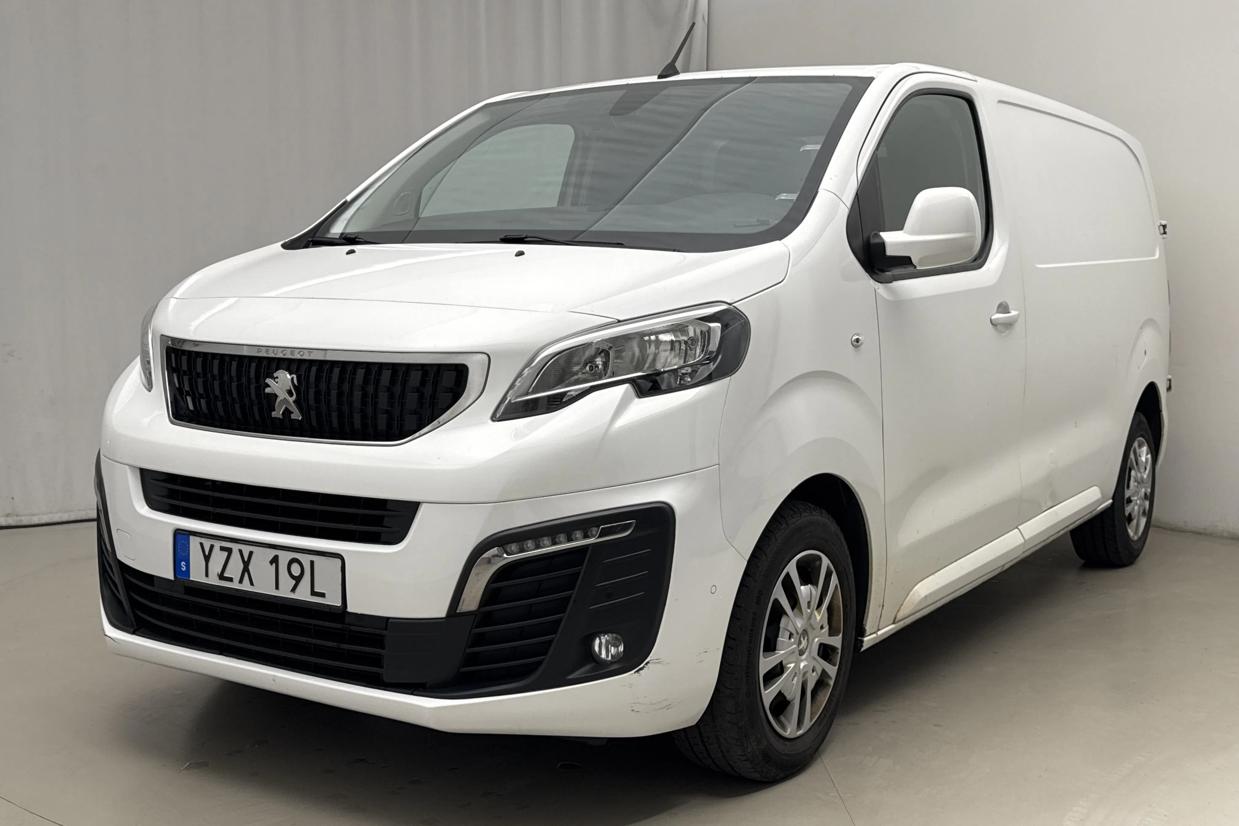 Presentationsfoto 1 av 19: Peugeot Expert BlueHDi Skåp (122hk) - 12 059 mil - Automat - vit - 2021