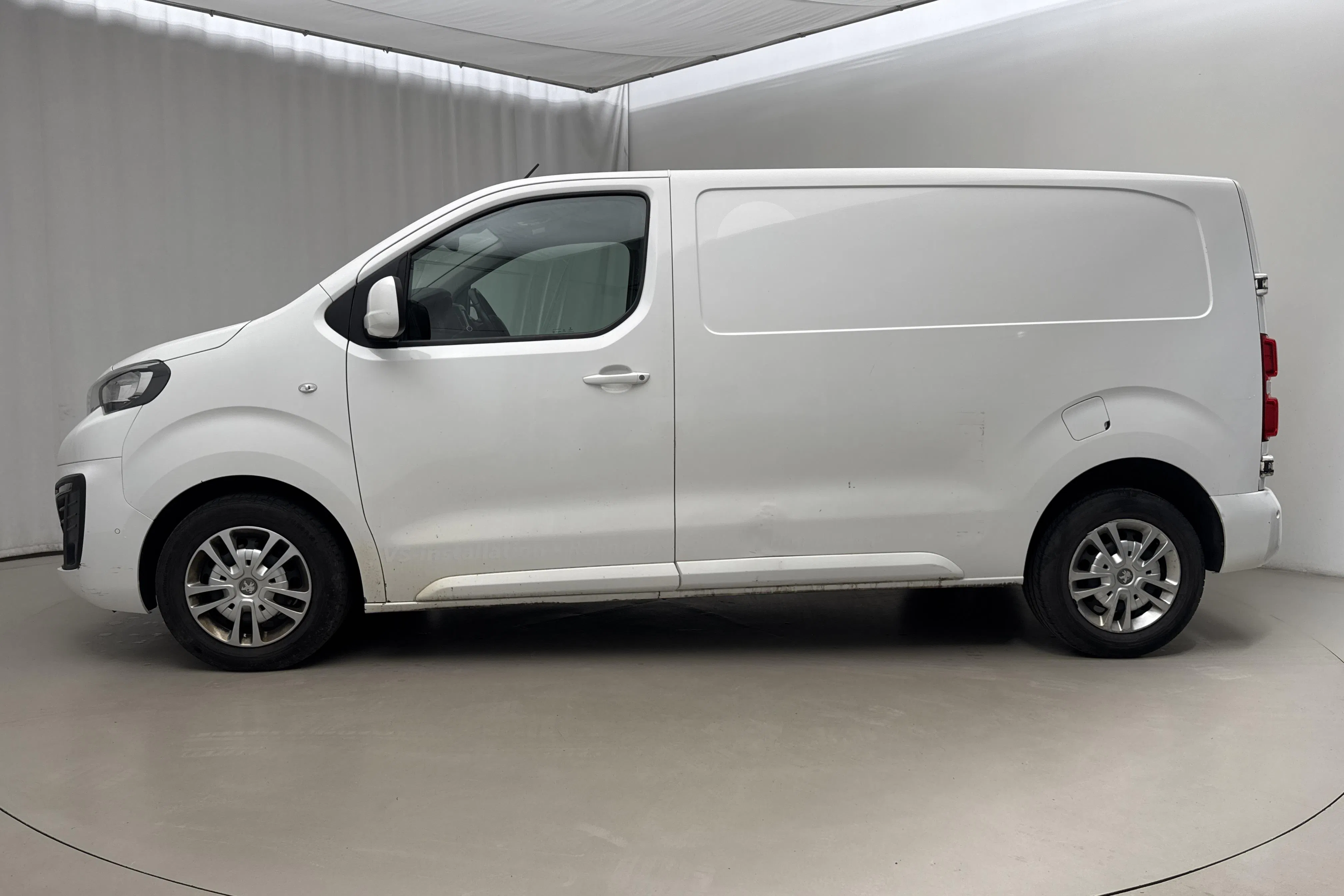 Presentationsfoto 2 av 19: Peugeot Expert BlueHDi Skåp (122hk) - 12 059 mil - Automat - vit - 2021