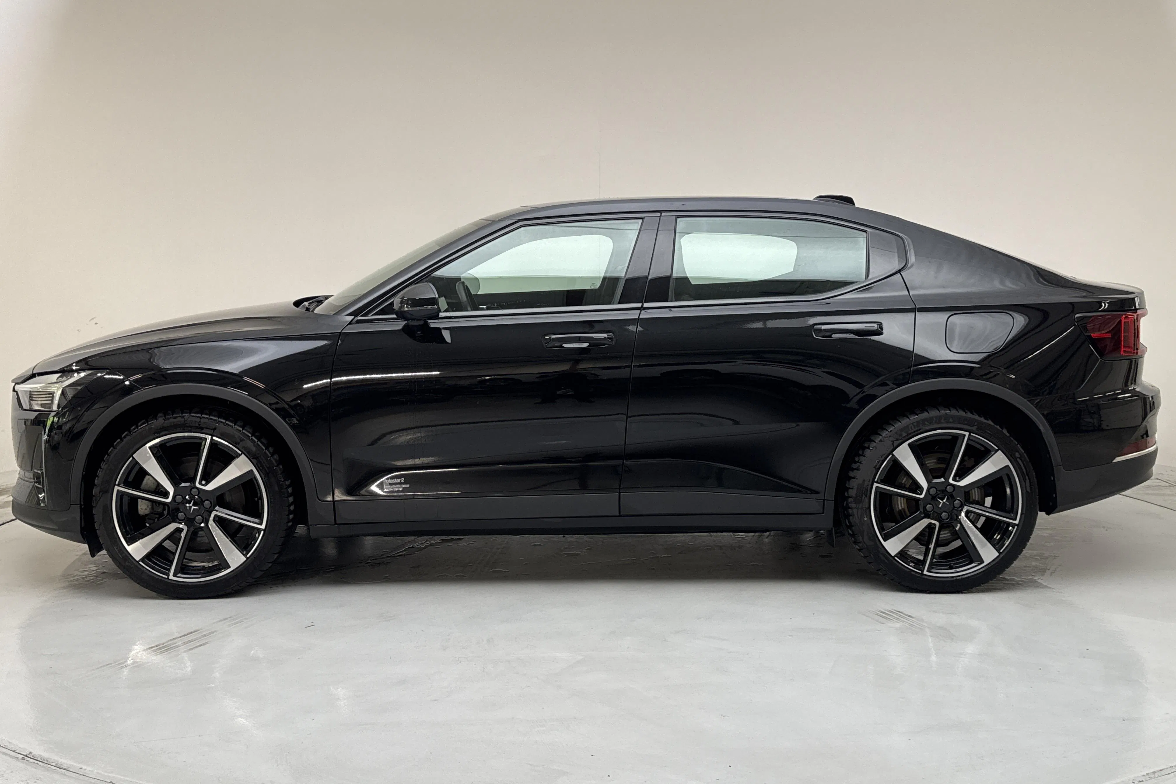 Presentationsfoto 2 av 17: Polestar 2 Long range Dual motor (408hk) - 15 457 mil - Automat - svart - 2021