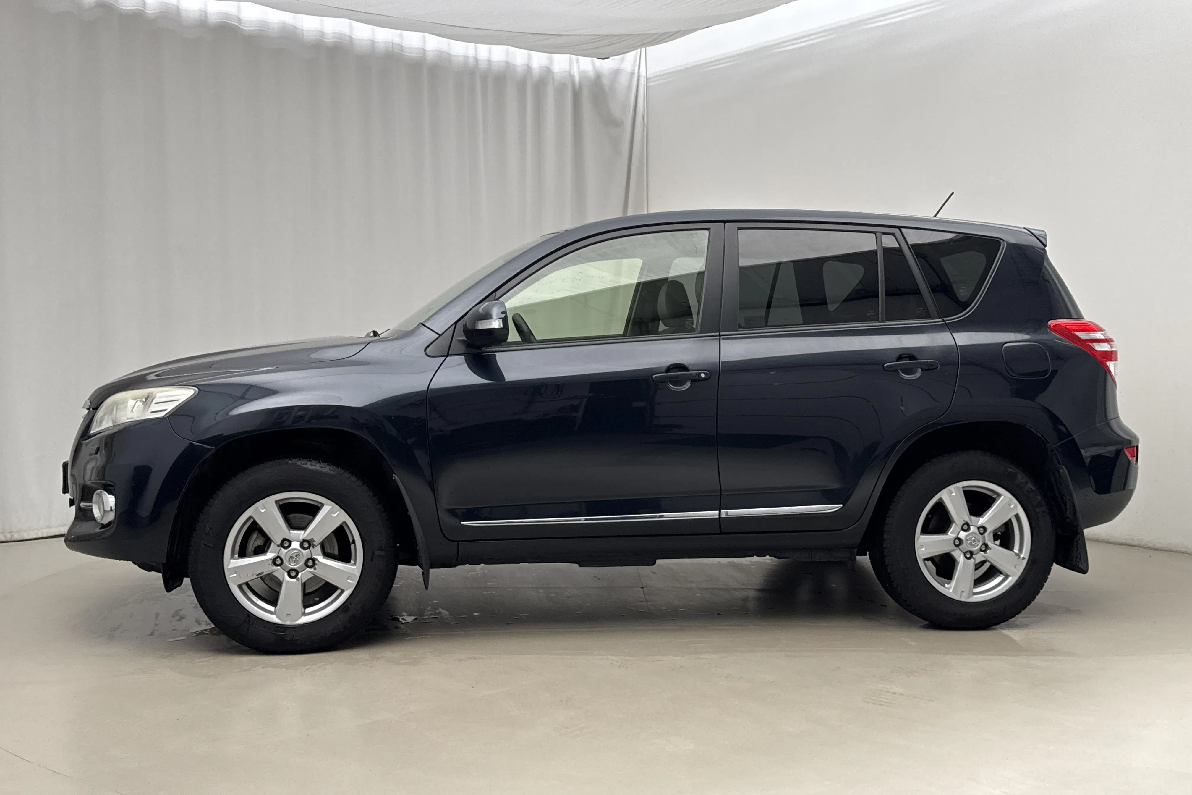 Presentation photo 2 of 16: Toyota RAV4 2.0 (158hk) - 173 090 km - Automatic - Dark Blue - 2012