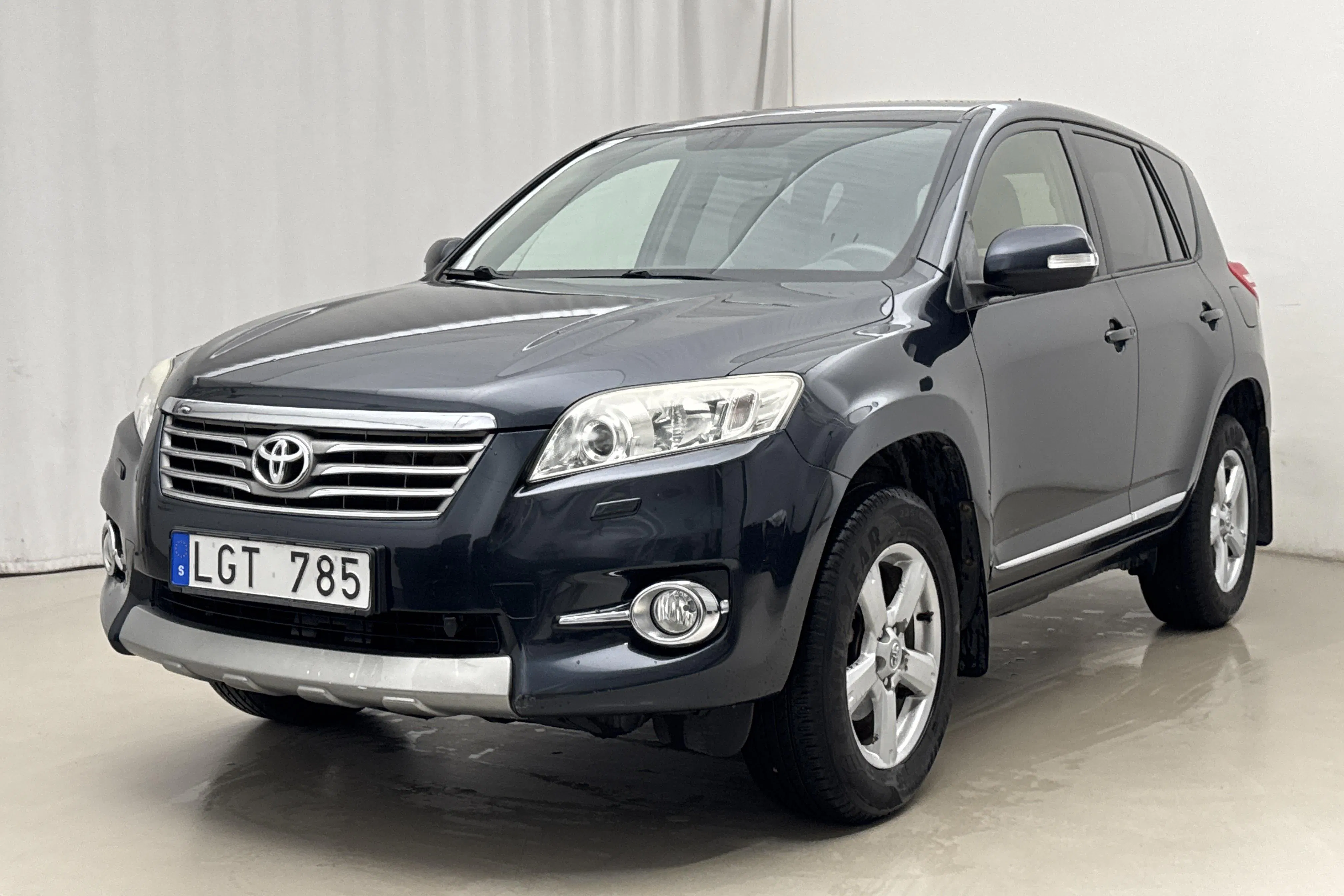 Presentation photo 1 of 16: Toyota RAV4 2.0 (158hk) - 173 090 km - Automatic - Dark Blue - 2012