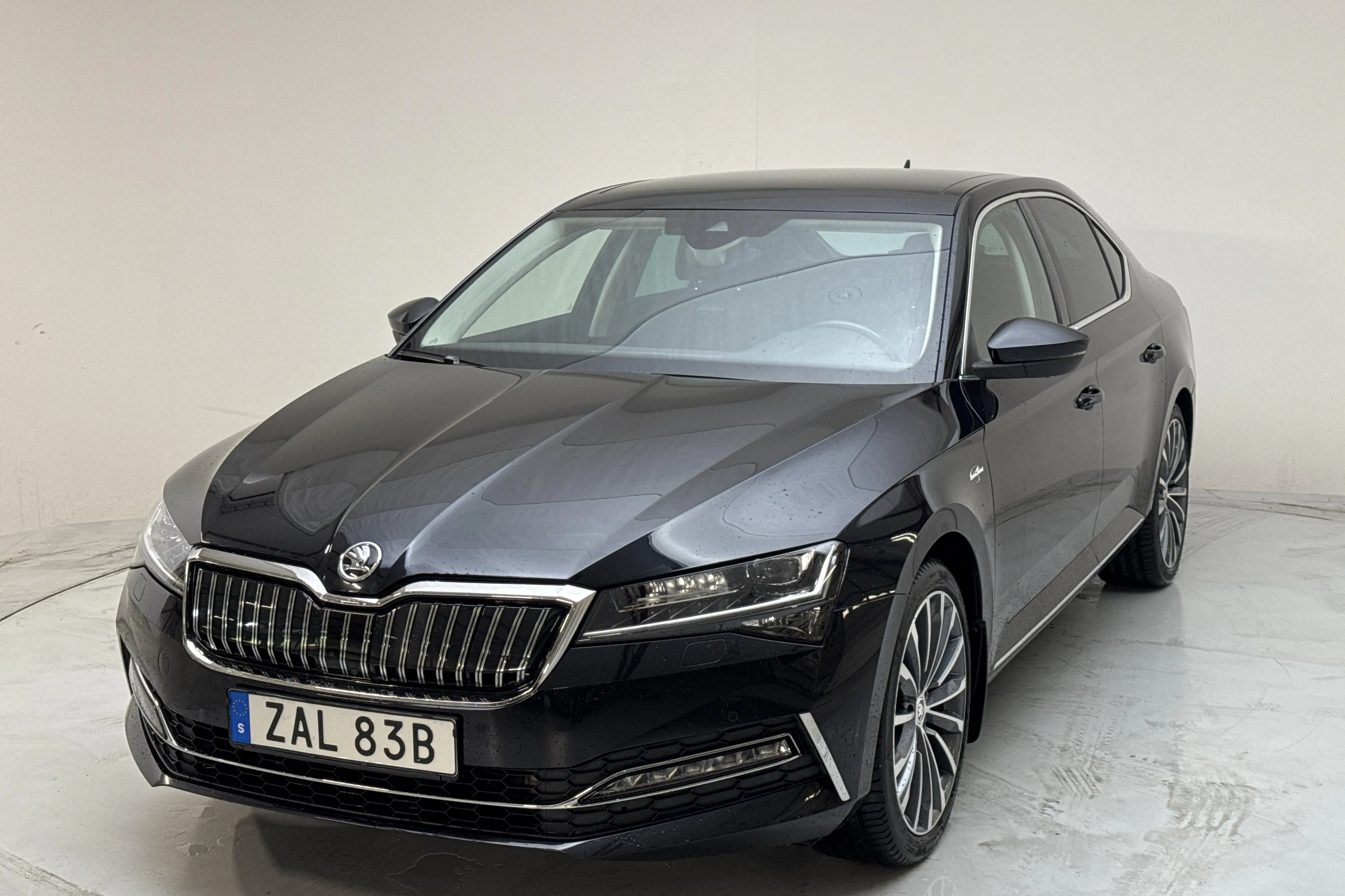 Presentation photo 1 of 17: Skoda Superb 1.4 TSI PHEV (218hk) - 85 750 km - Automatic - black - 2021