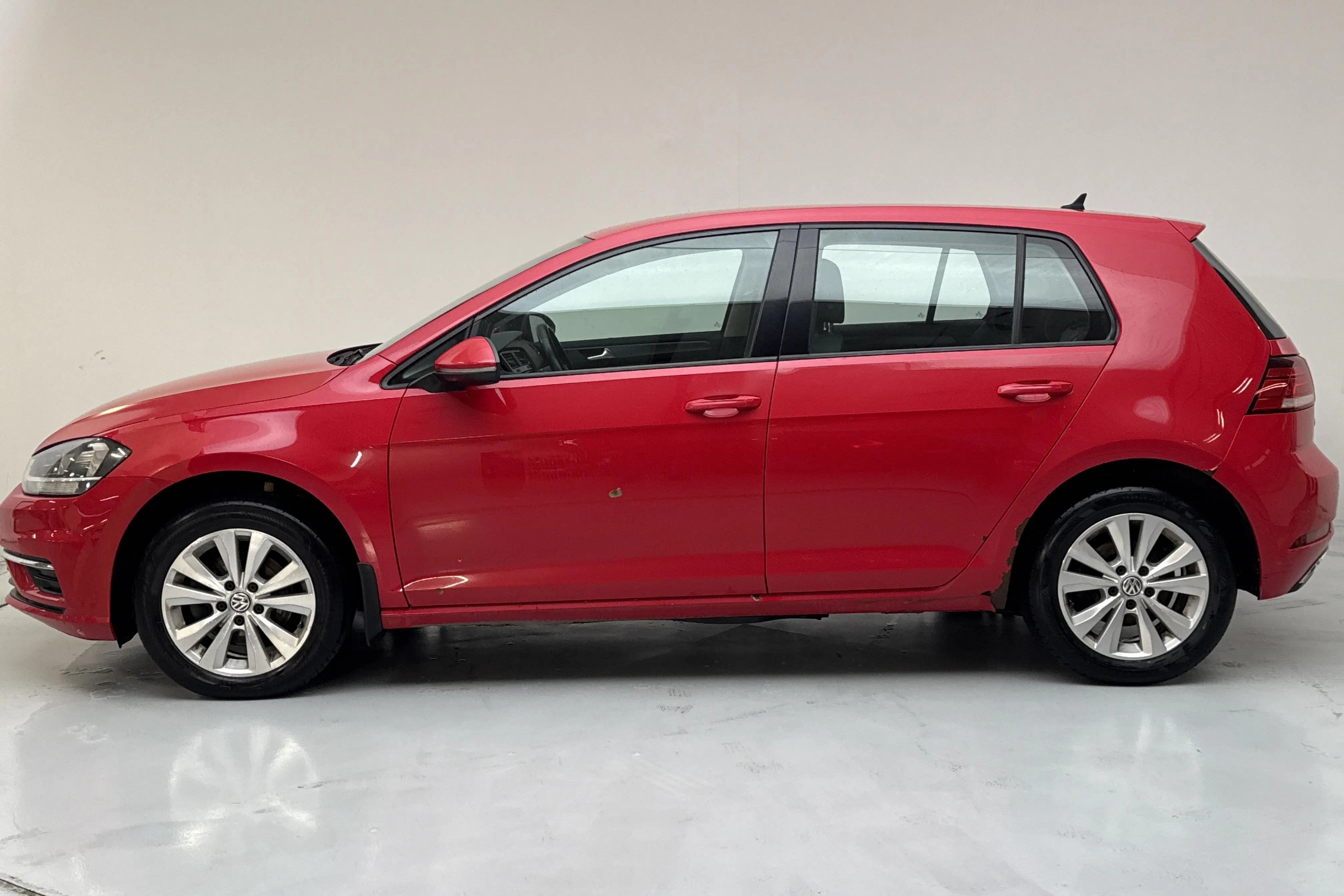 Presentationsfoto 2 av 12: VW Golf VII 2.0 TDI 5dr 4MOTION (150hk) - 29 453 mil - Manuell - röd - 2017