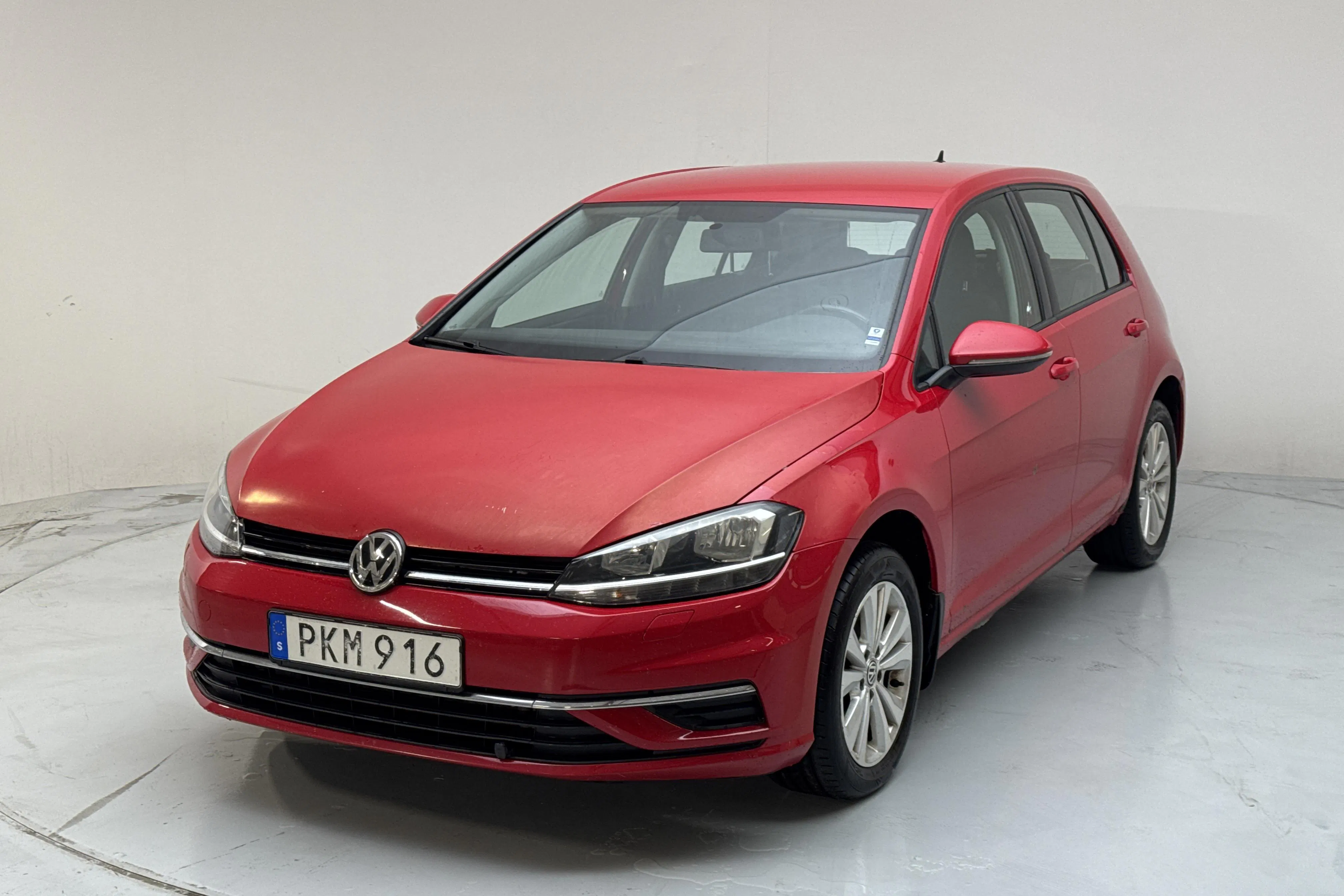 Presentationsfoto 1 av 12: VW Golf VII 2.0 TDI 5dr 4MOTION (150hk) - 29 453 mil - Manuell - röd - 2017