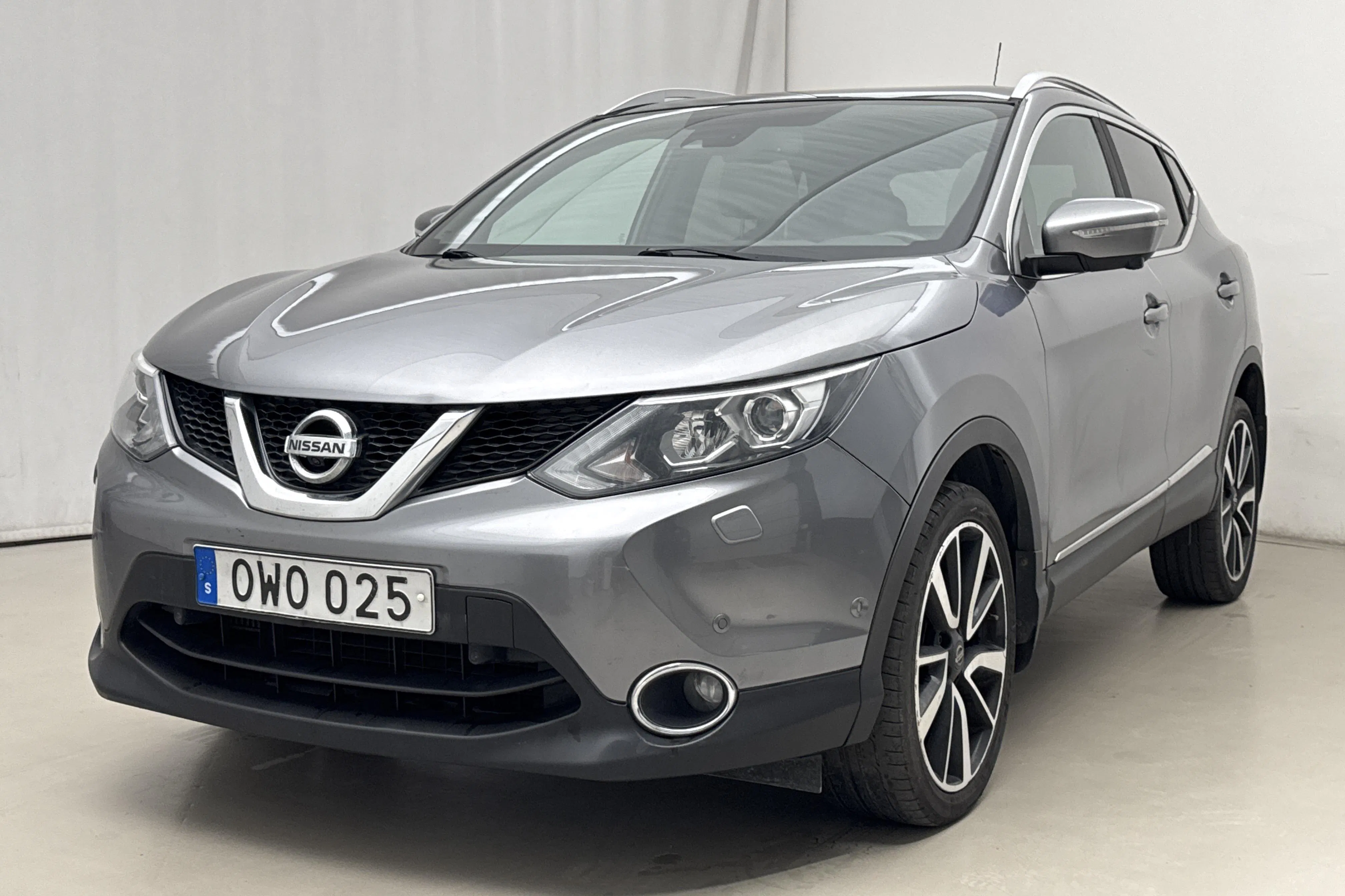 Presentationsfoto 1 av 19: Nissan Qashqai 1.6 dCi 4x4 (130hk) - 19 740 mil - Manuell - grå - 2014