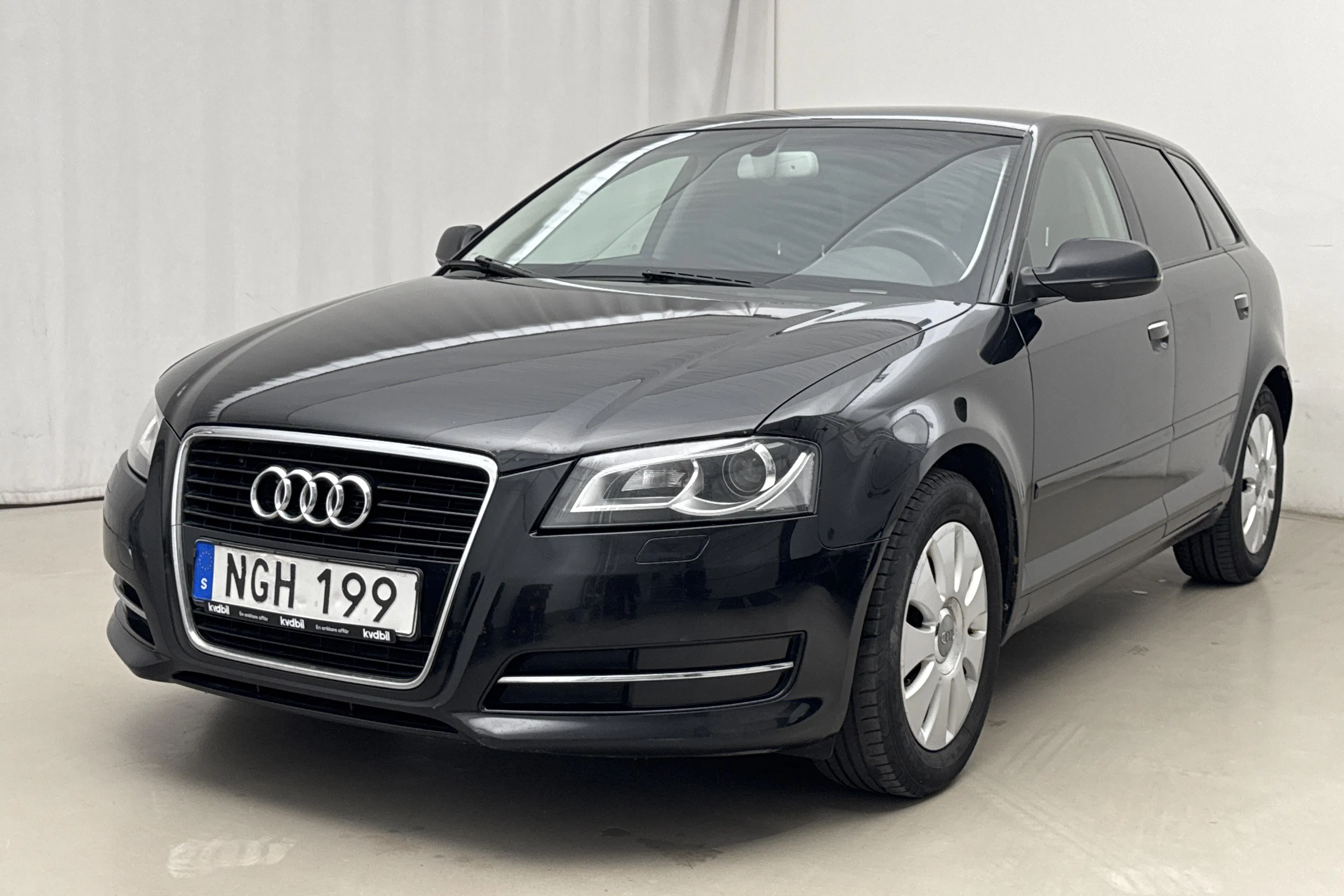 Presentationsfoto 1 av 17: Audi A3 1.6 TDI Sportback (105hk) - 21 049 mil - Manuell - svart - 2013