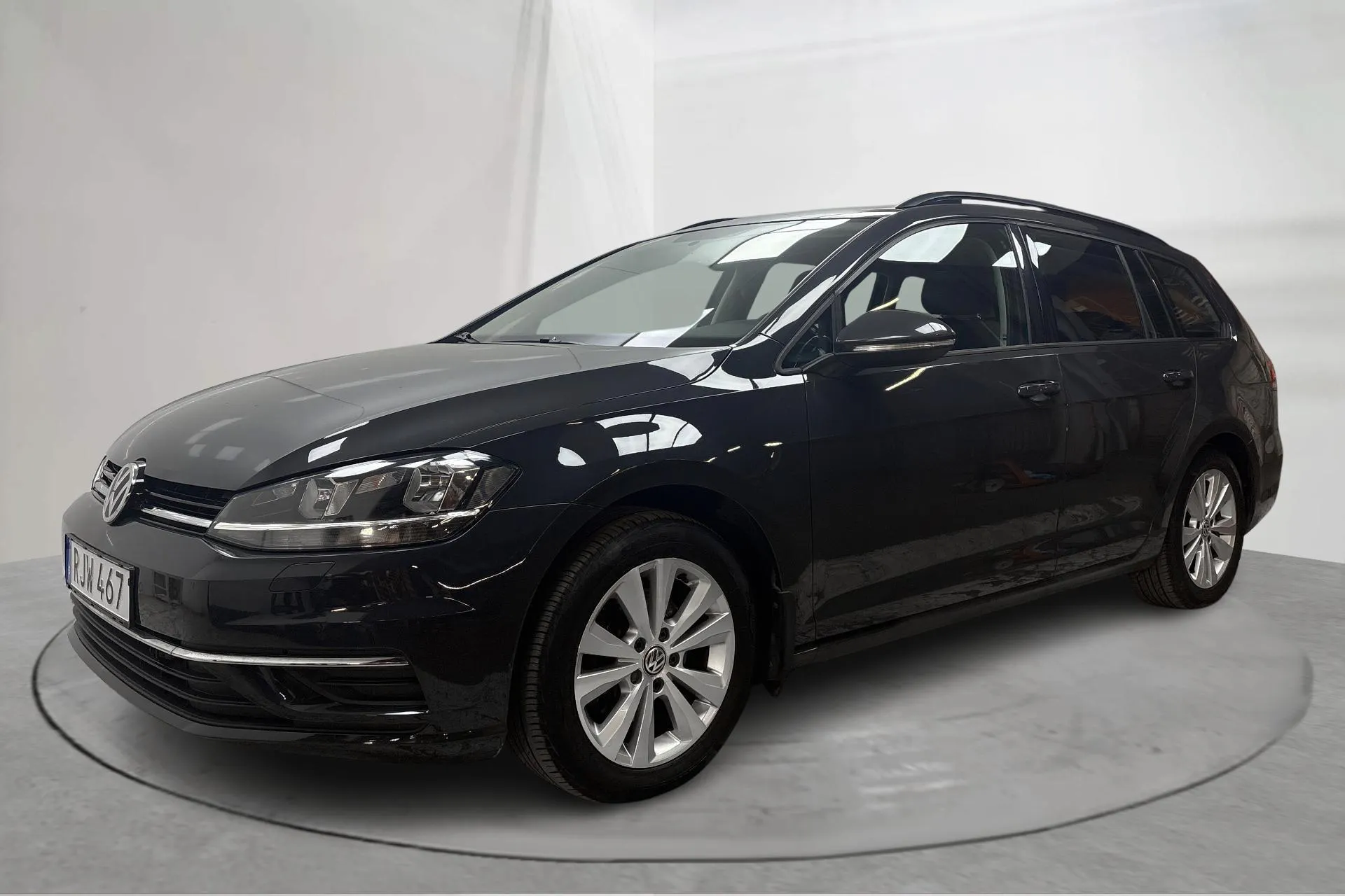 Presentationsfoto 1 av 14: VW Golf VII 2.0 TDI Sportscombi 4MOTION (150hk) - 13 358 mil - Manuell - Dark Grey - 2017