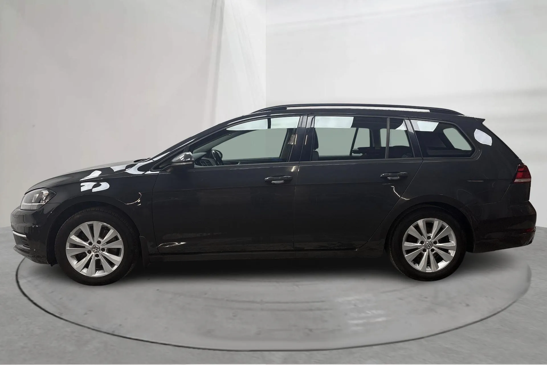Presentationsfoto 2 av 14: VW Golf VII 2.0 TDI Sportscombi 4MOTION (150hk) - 13 358 mil - Manuell - Dark Grey - 2017