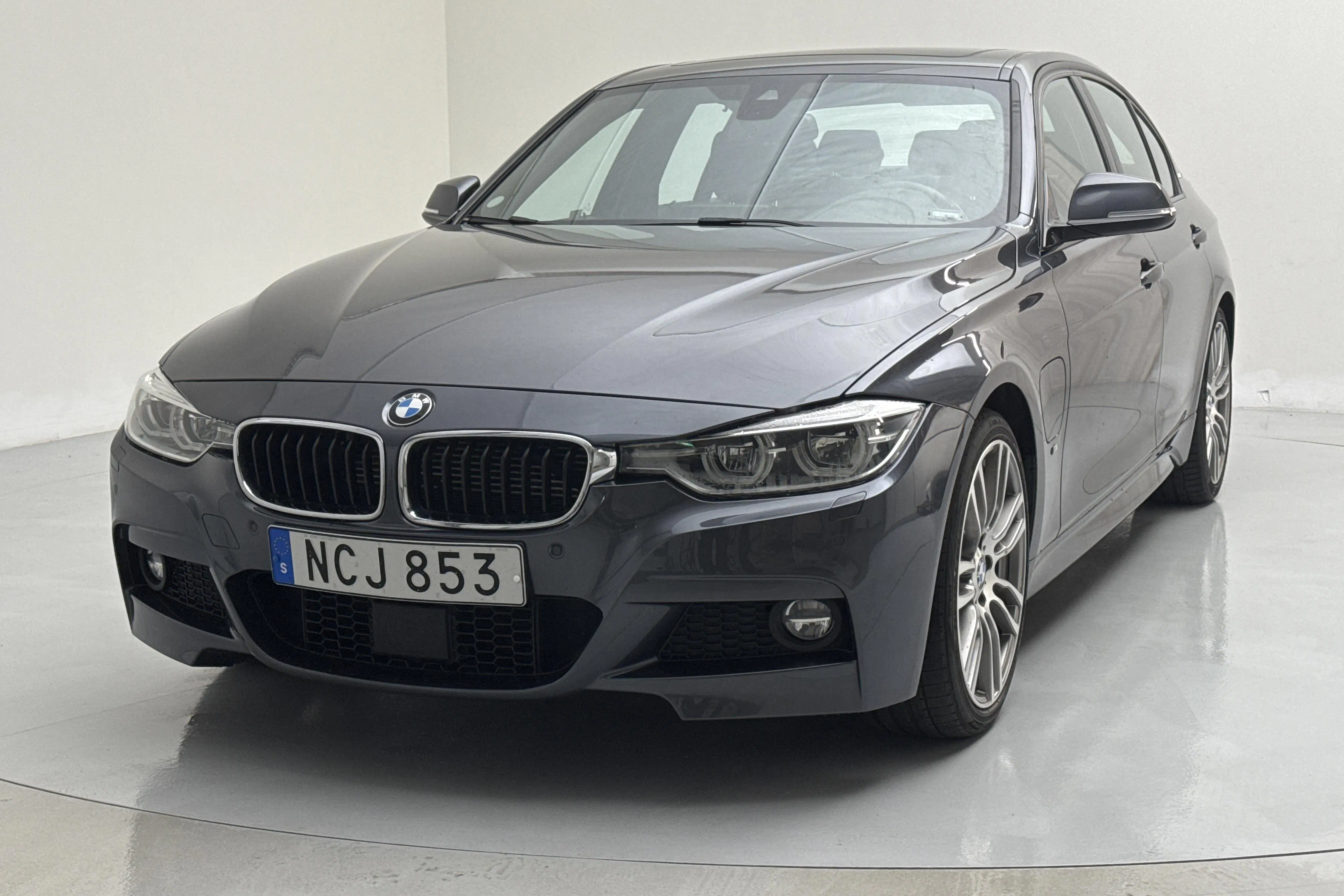 BMW 330e Sedan, F30 (252hk)