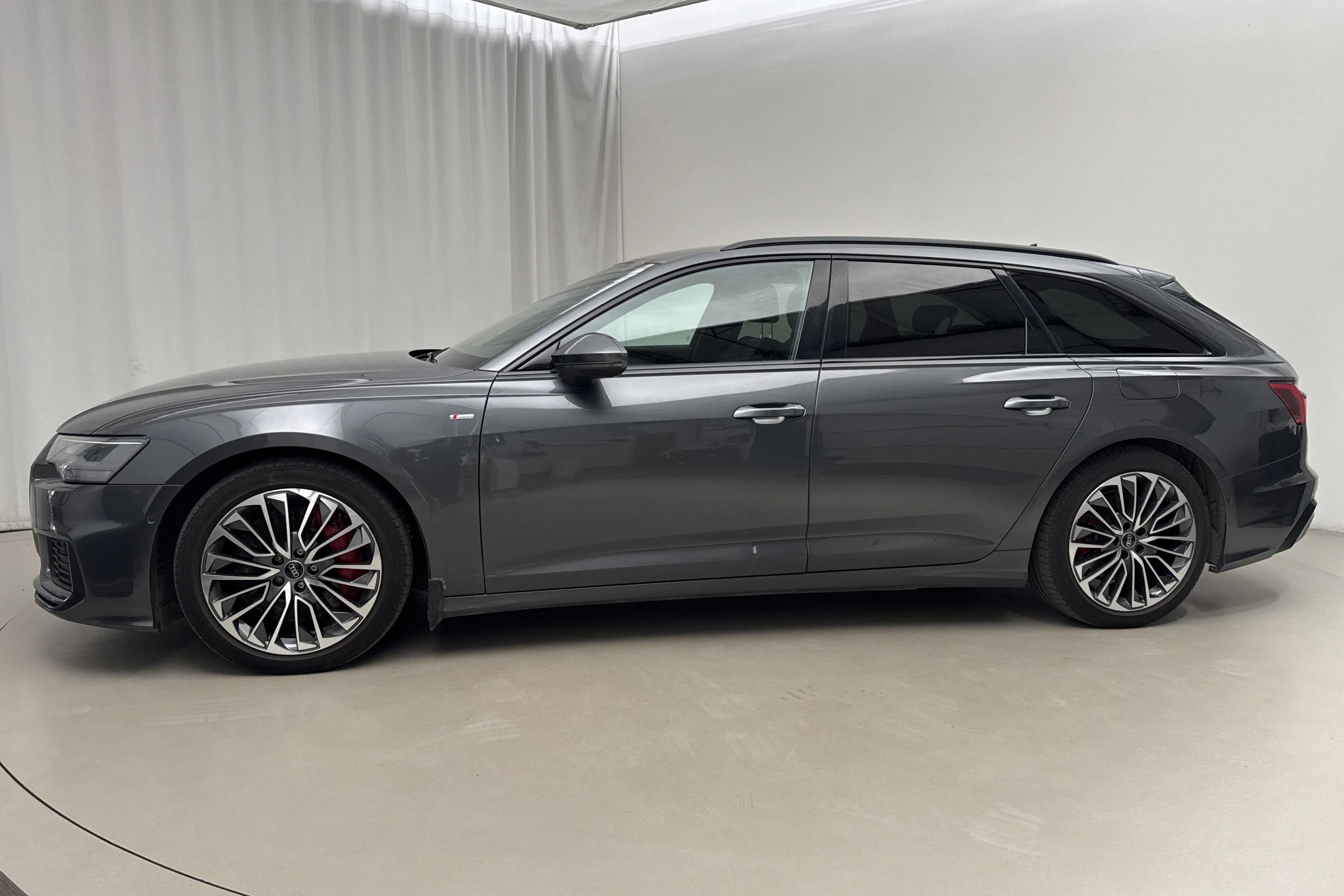 Presentation photo 2 of 20: Audi A6 Avant 55 TFSI e quattro (367hk) - 97 220 km - Automatic - gray - 2023