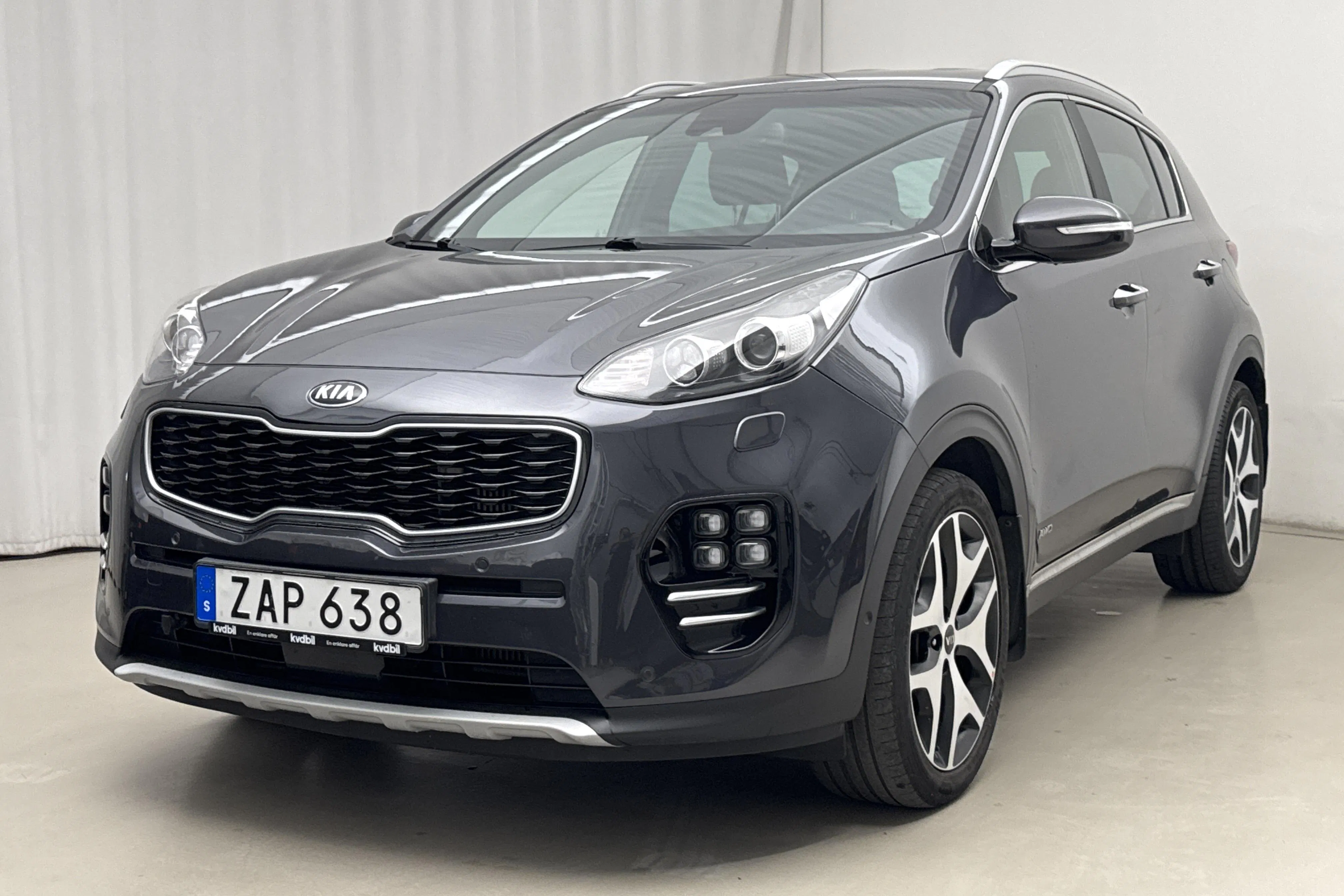 Presentationsfoto 1 av 19: KIA Sportage 2.0 CRDi AWD (184hk) - 11 053 mil - Automat - grå - 2017