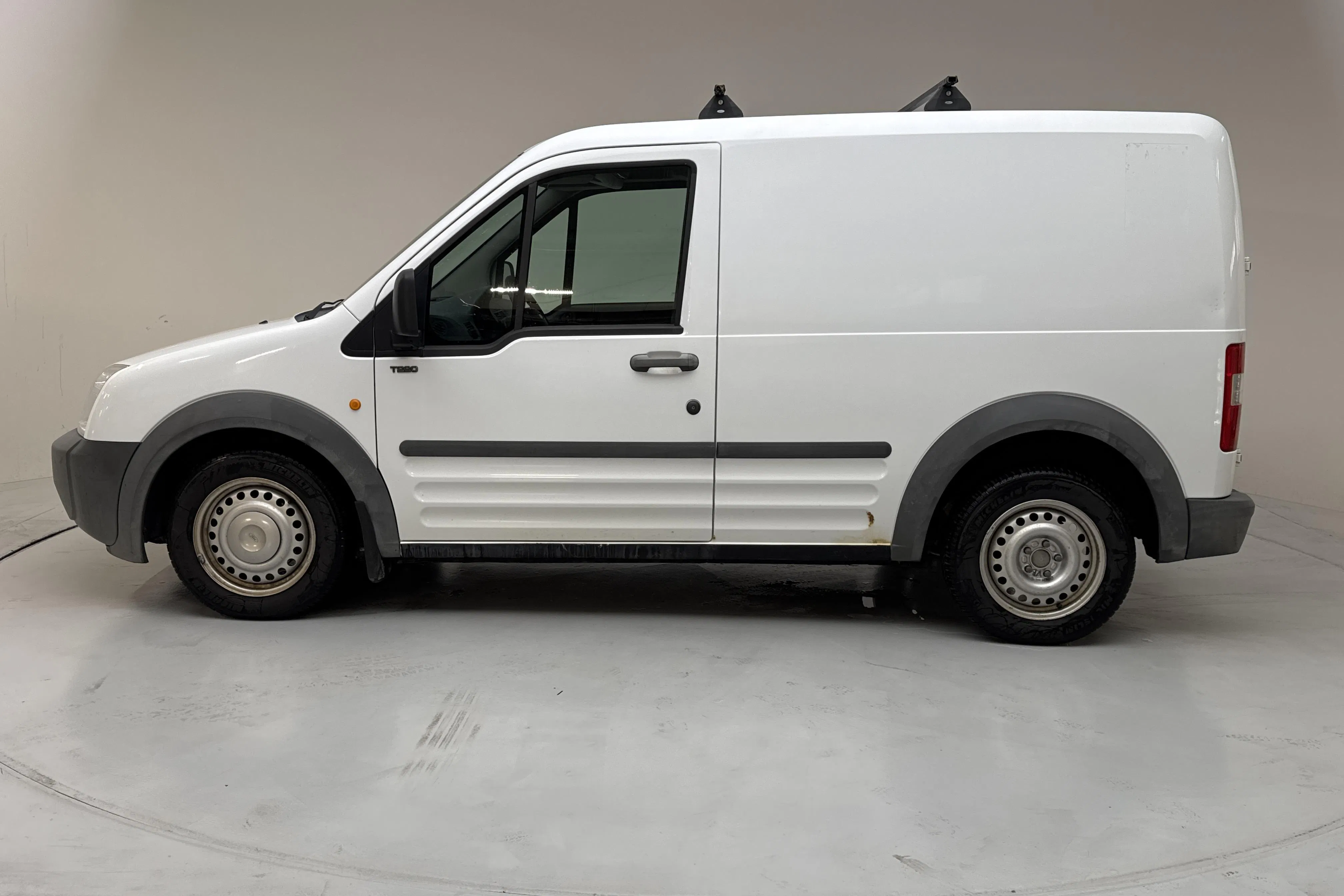 Presentationsfoto 2 av 12: Ford Transit Connect 1.8 TDCi (90hk) - 14 449 mil - Manuell - vit - 2007