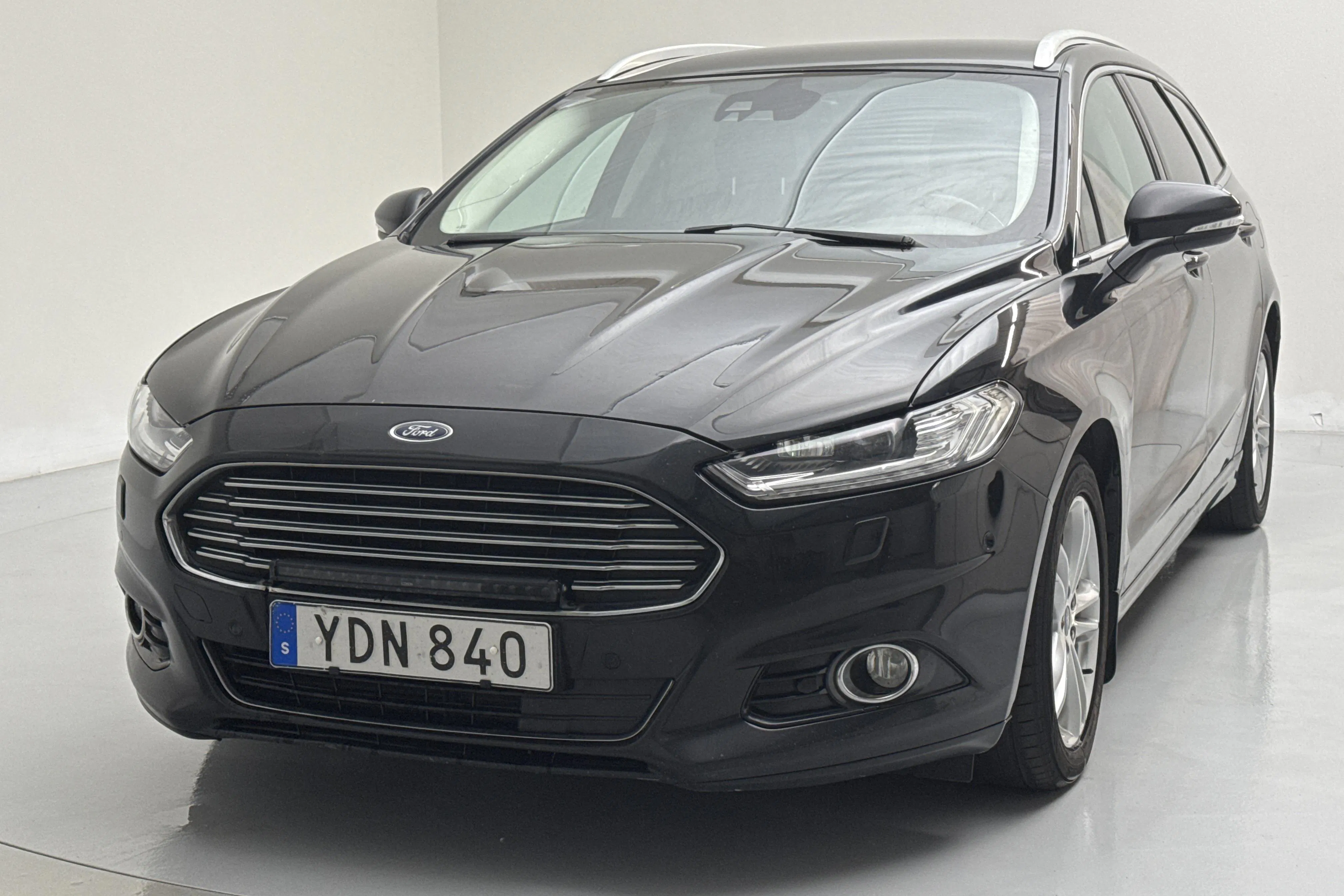 Presentationsfoto 1 av 15: Ford Mondeo 2.0 TDCi AWD Kombi (180hk) - 22 559 mil - Automat - svart - 2016