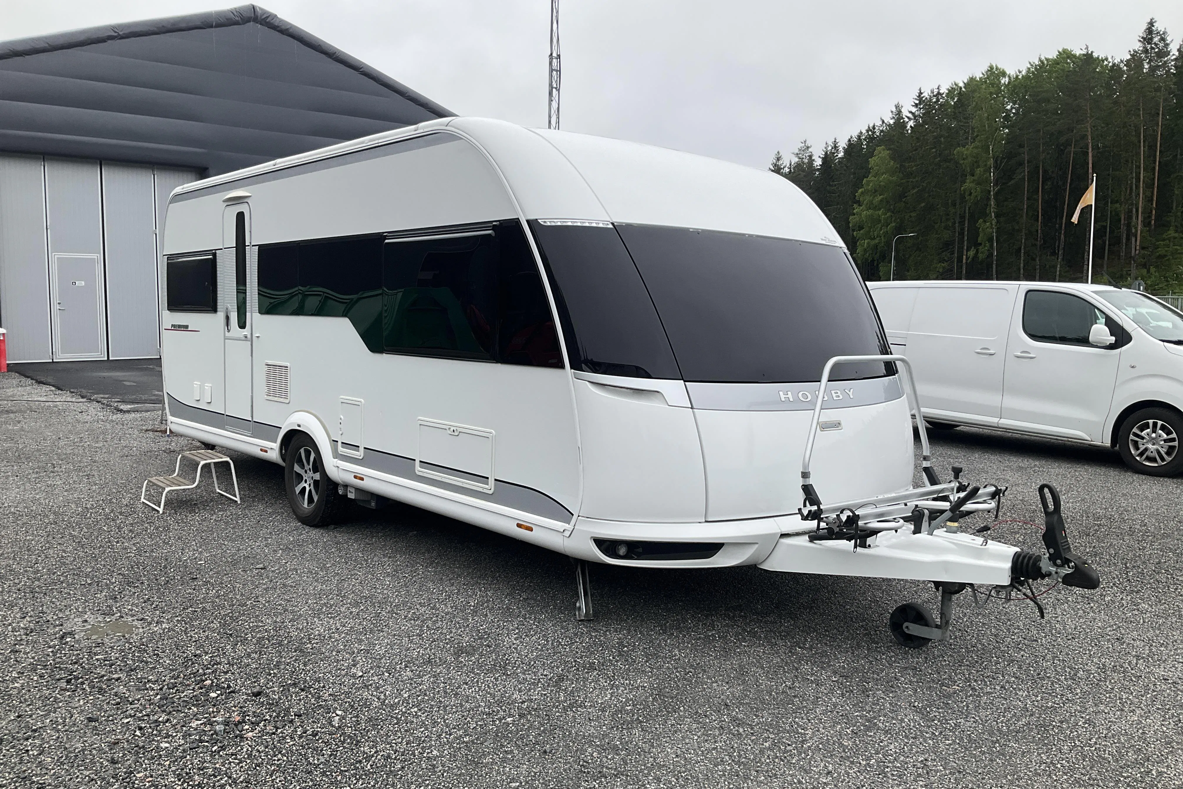 Presentation photo 1 of 48: Hobby 560 UL PREMIUM Husvagn med förtält & mover - 0 km - 2016