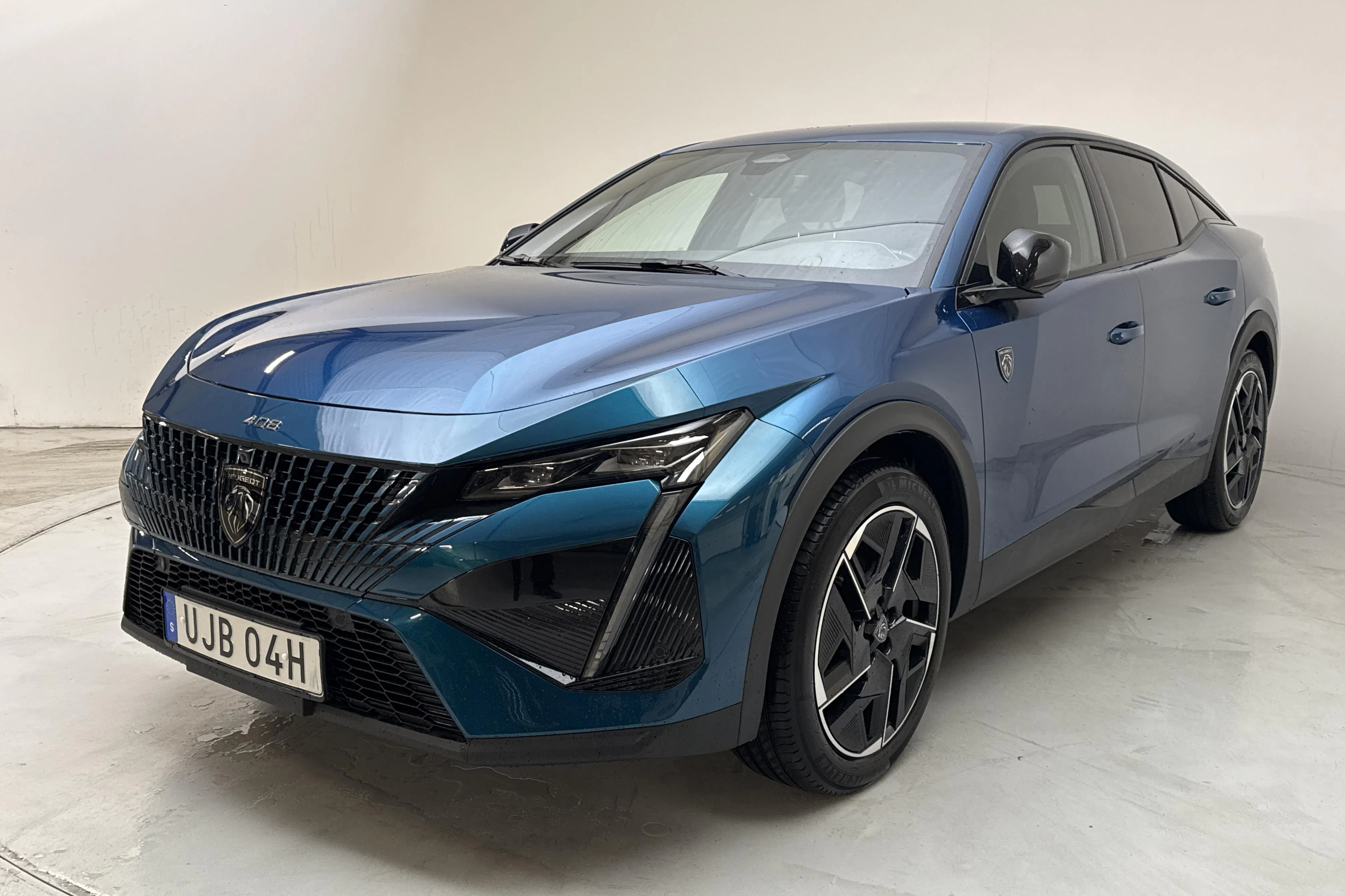 Presentationsfoto 1 av 16: Peugeot 408 PureTech (130hk) - 3 743 mil - Automat - blå - 2024