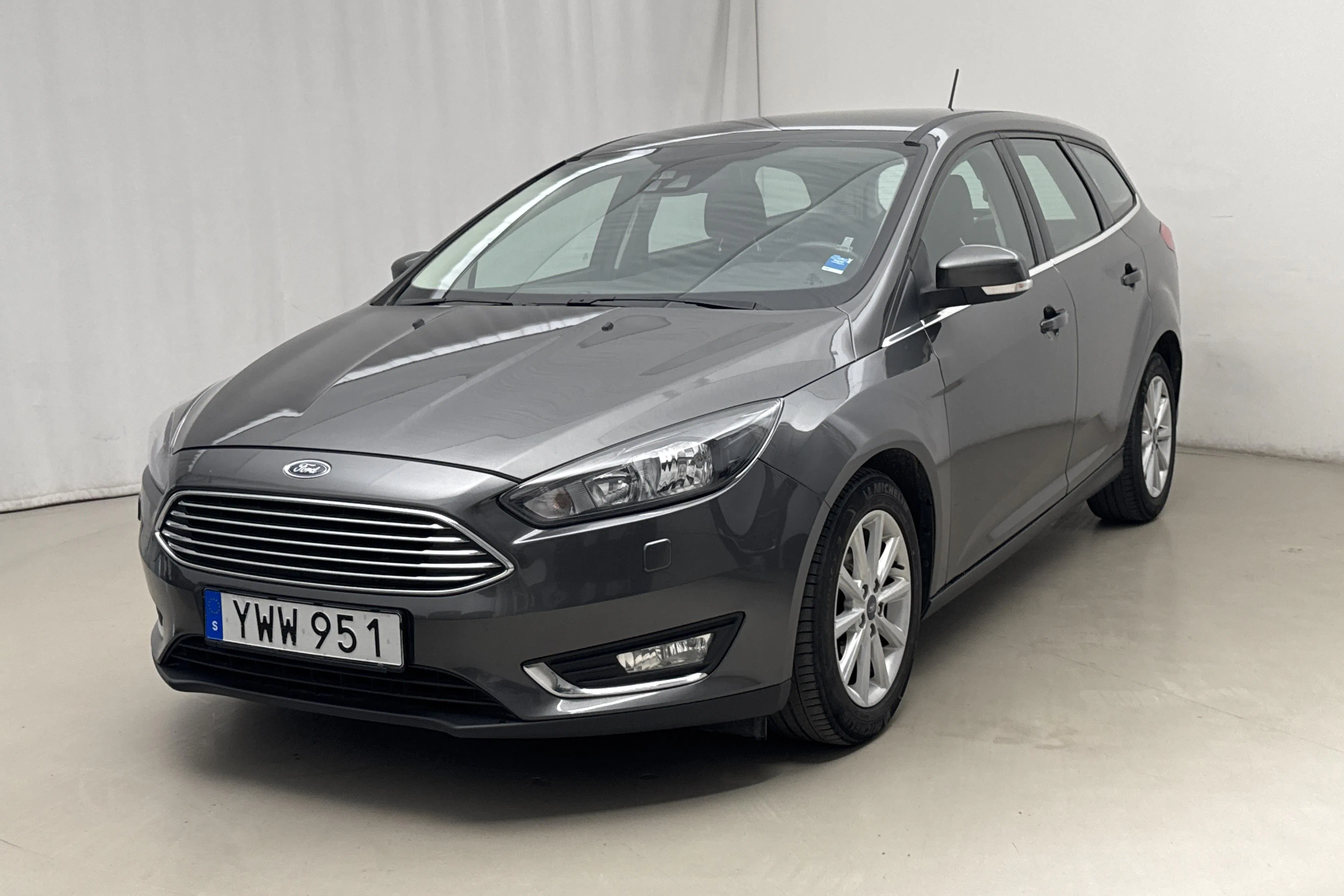 Presentationsfoto 1 av 16: Ford Focus 1.0 EcoBoost Kombi (100hk) - 11 698 mil - Manuell - grå - 2018