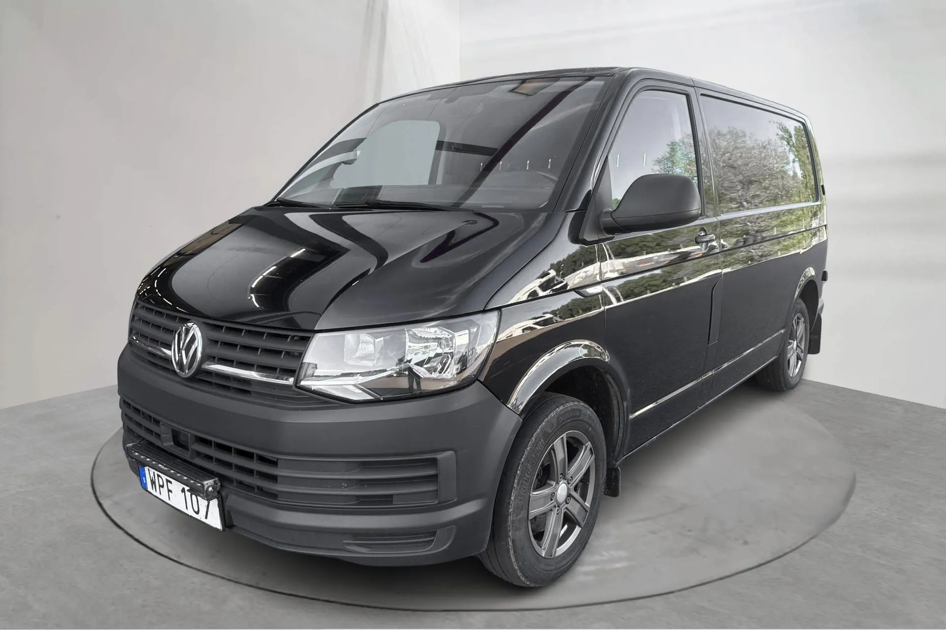Presentationsfoto 1 av 13: VW Transporter T6 2.0 TDI BMT Skåp (150hk) - 14 942 mil - Automat - svart - 2018