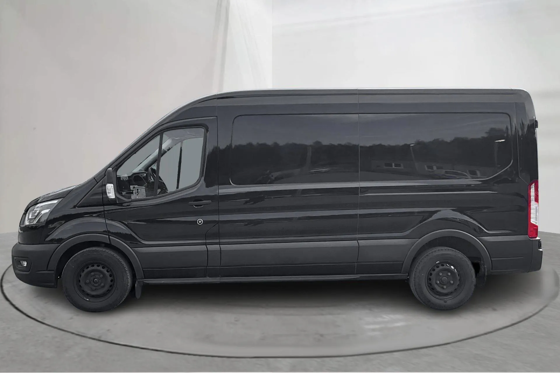 Presentation photo 2 of 12: Ford Transit 350 2.0 TDCi 2WD Skåp (170hk) - 114 860 km - Automatic - black - 2022