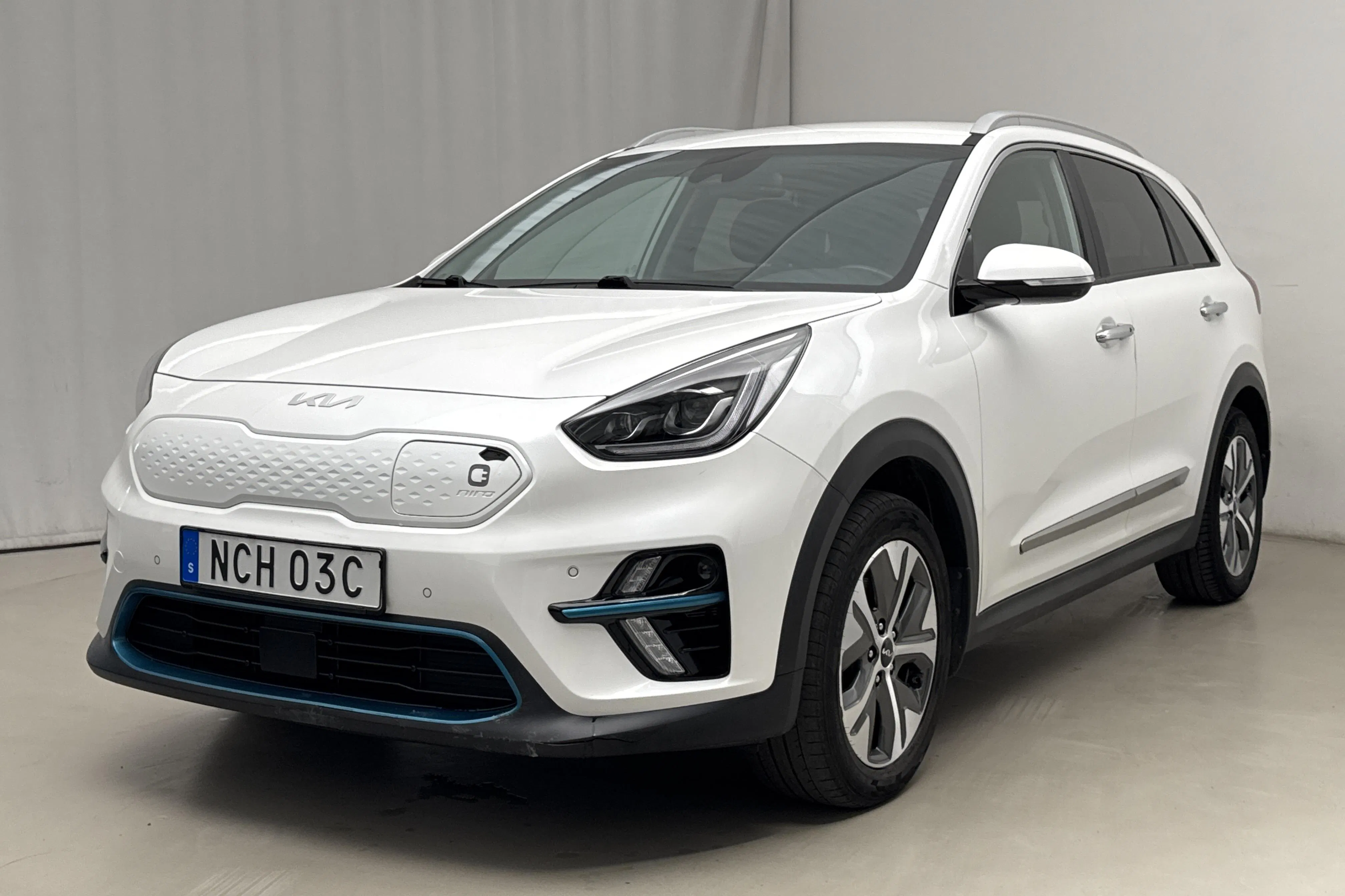 Presentationsfoto 1 av 21: KIA e-Niro 64kWh (204hk) - 9 184 mil - Automat - vit - 2022