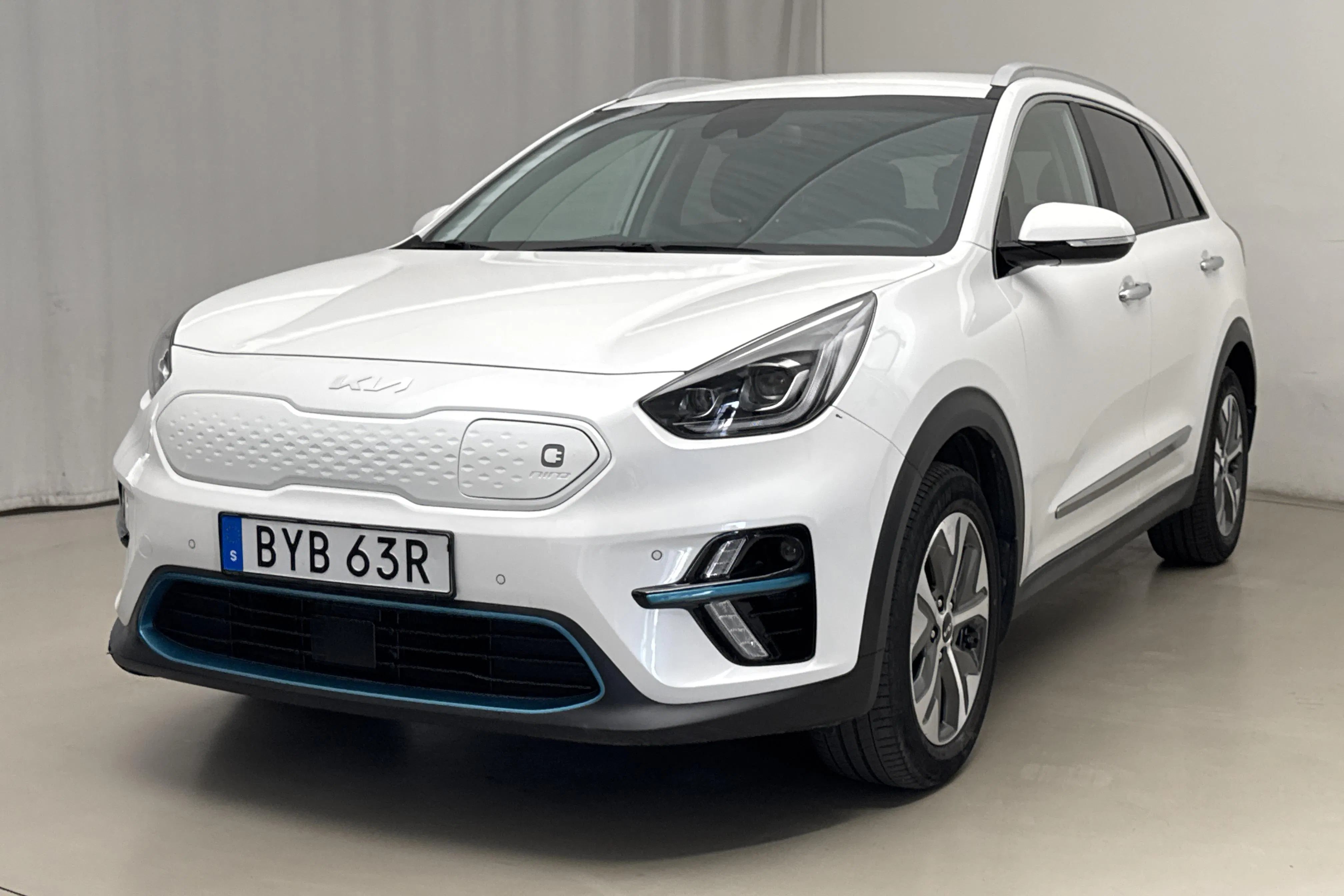 Presentationsfoto 1 av 21: KIA e-Niro 64kWh (204hk) - 5 381 mil - Automat - vit - 2022