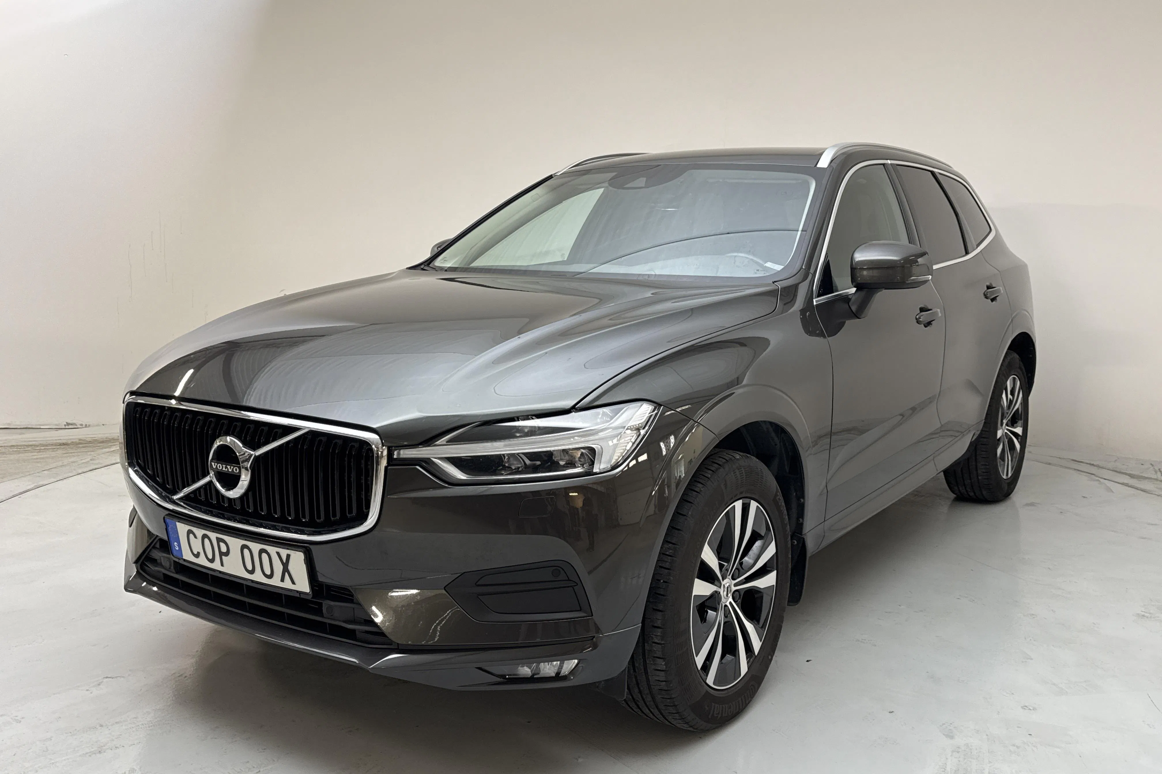 Presentationsfoto 1 av 16: Volvo XC60 B4 AWD Mildhybrid, Diesel (197hk) - 12 589 mil - Automat - Dark Grey - 2020