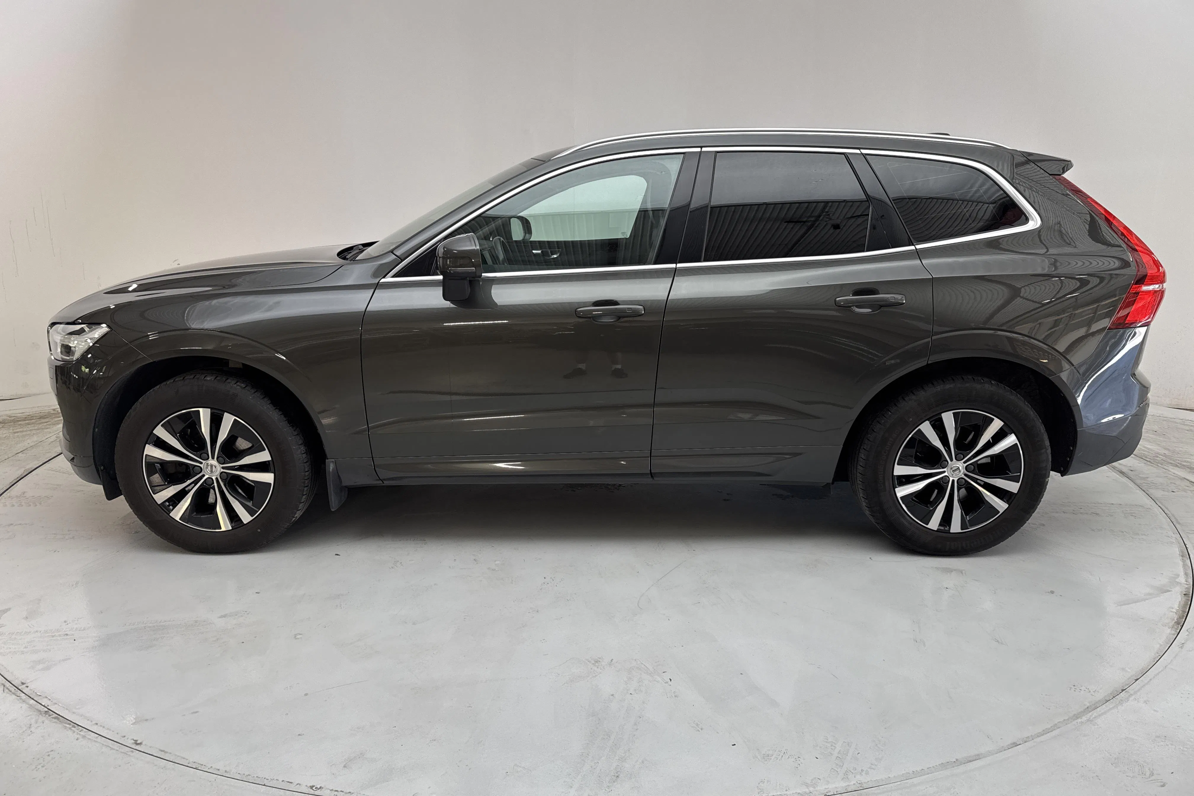 Presentationsfoto 2 av 16: Volvo XC60 B4 AWD Mildhybrid, Diesel (197hk) - 12 589 mil - Automat - Dark Grey - 2020