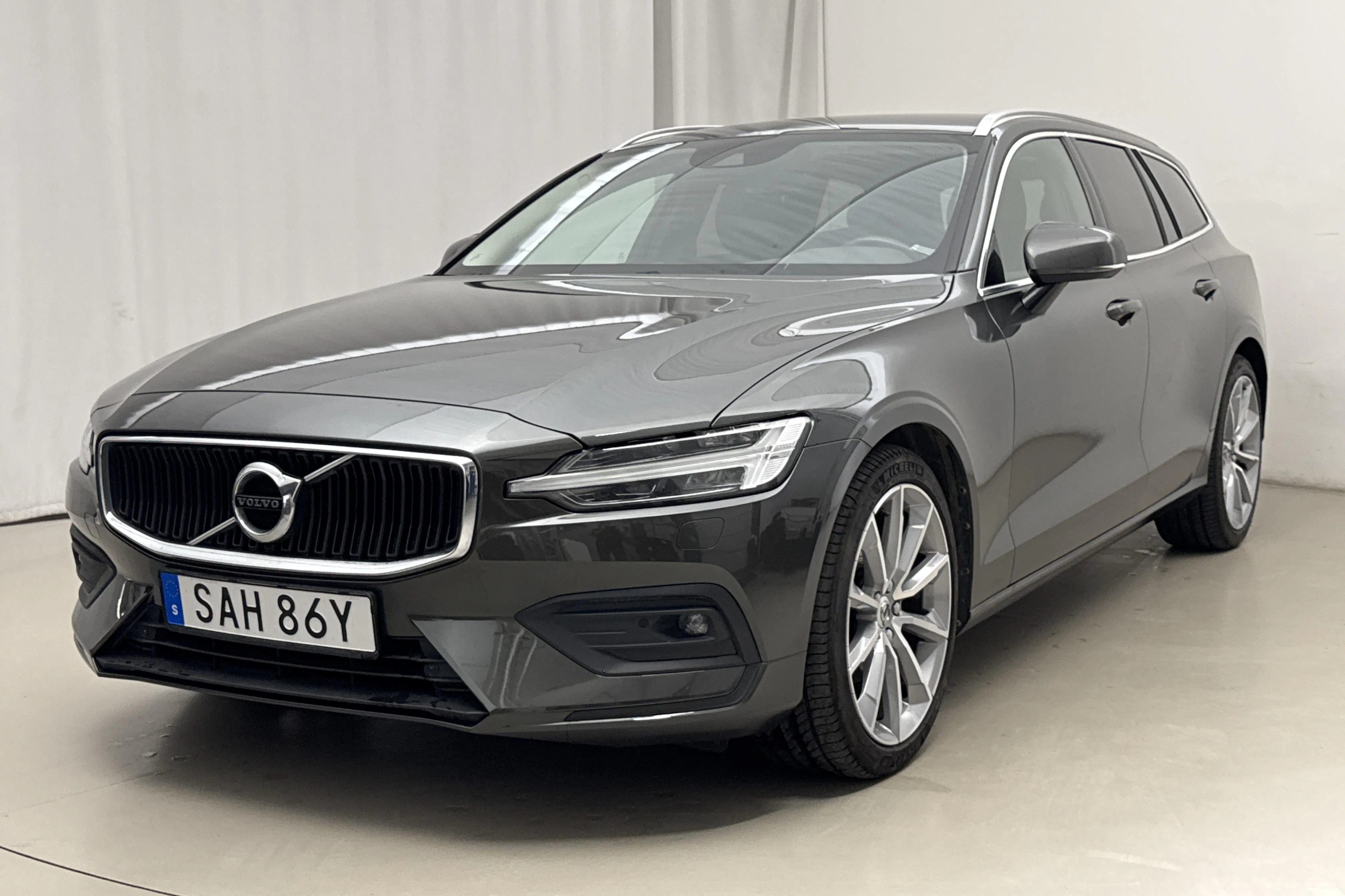 Presentation photo 1 of 20: Volvo V60 D3 (150hk) - 200 700 km - Automatic - Dark Grey - 2020