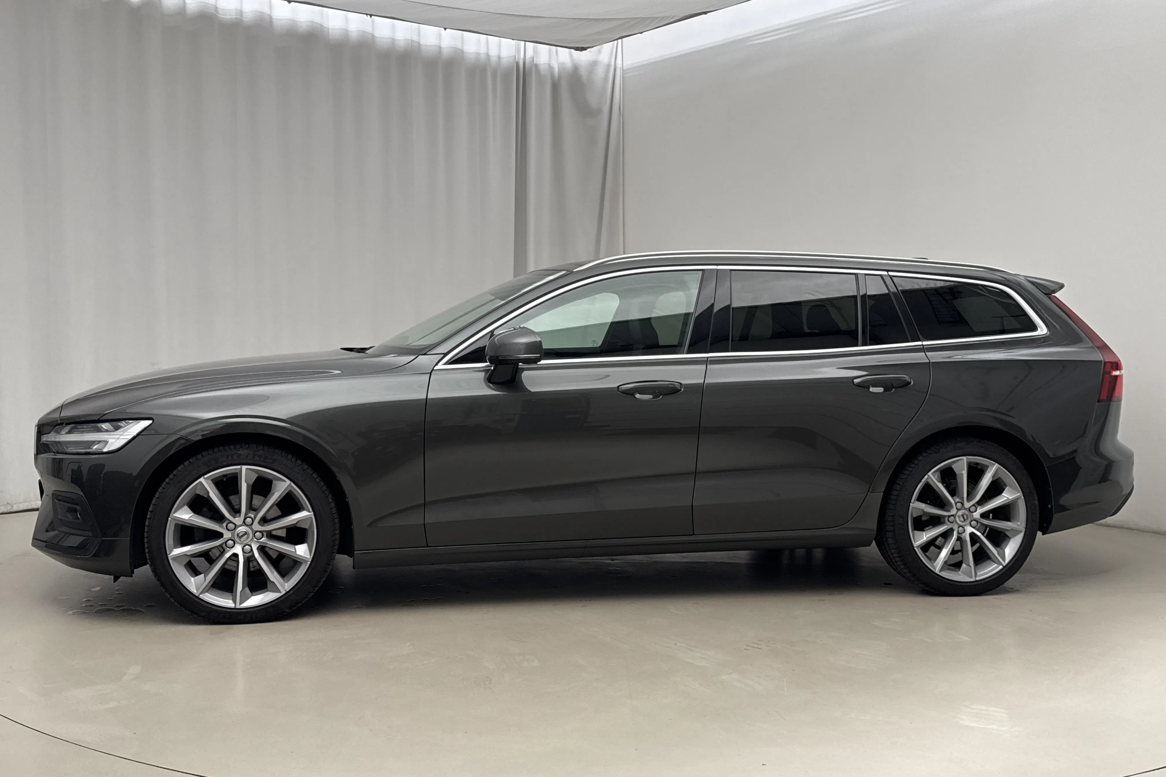 Presentation photo 2 of 20: Volvo V60 D3 (150hk) - 200 700 km - Automatic - Dark Grey - 2020