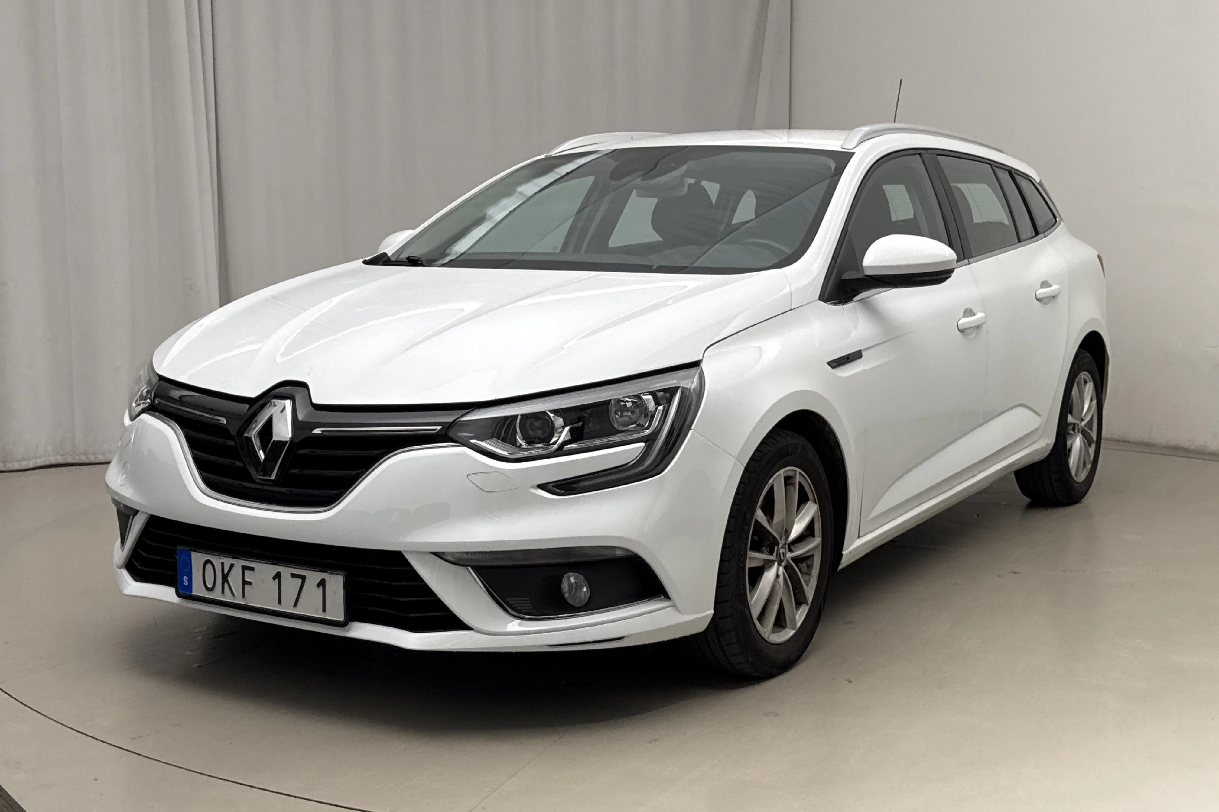 Presentationsfoto 1 av 14: Renault Mégane 1.5 dCi Sport Tourer (110hk) - 20 854 mil - Automat - vit - 2017
