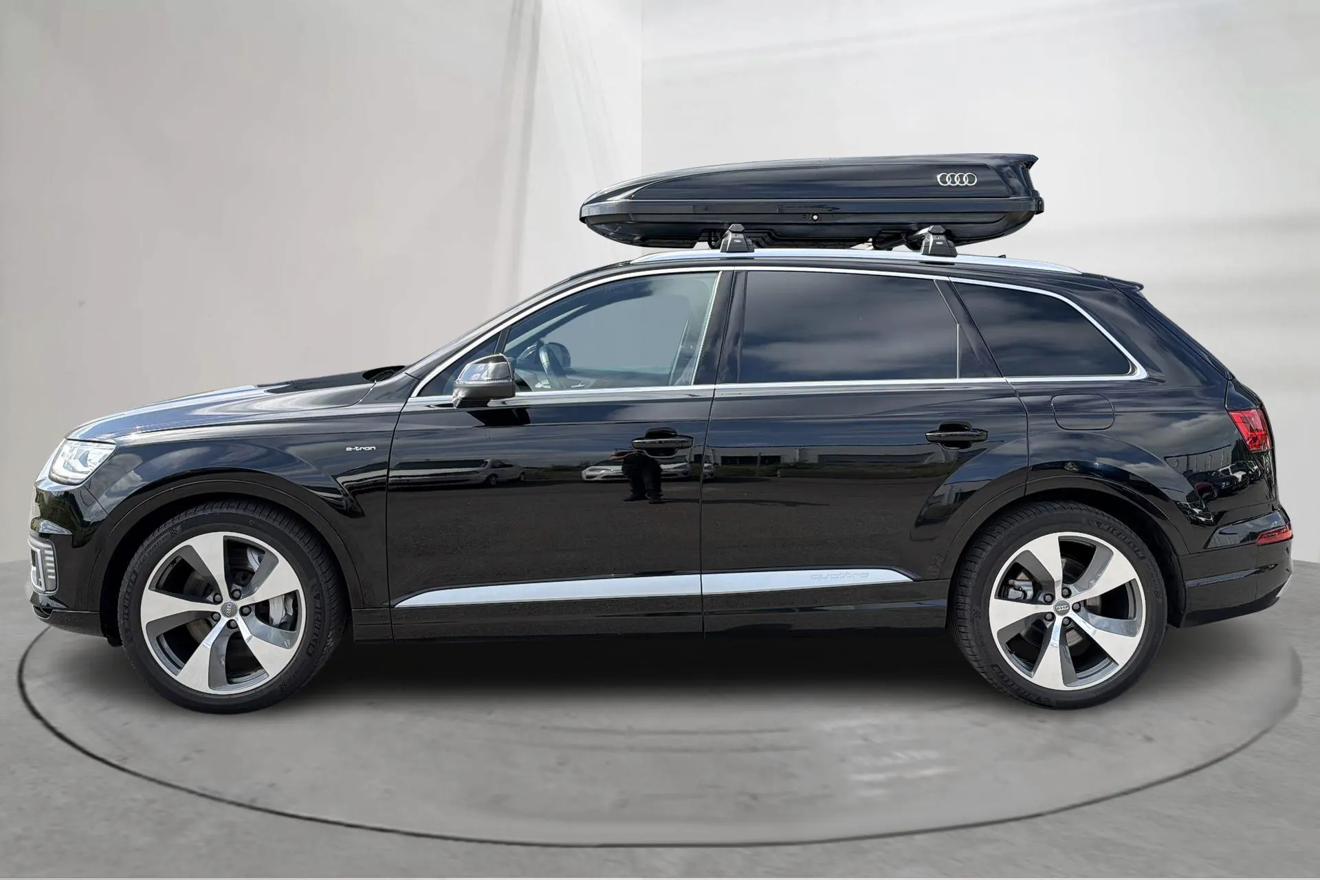 Presentationsfoto 2 av 21: Audi Q7 3.0 TDI e-tron quattro (258hk) - 17 331 mil - Automat - svart - 2017
