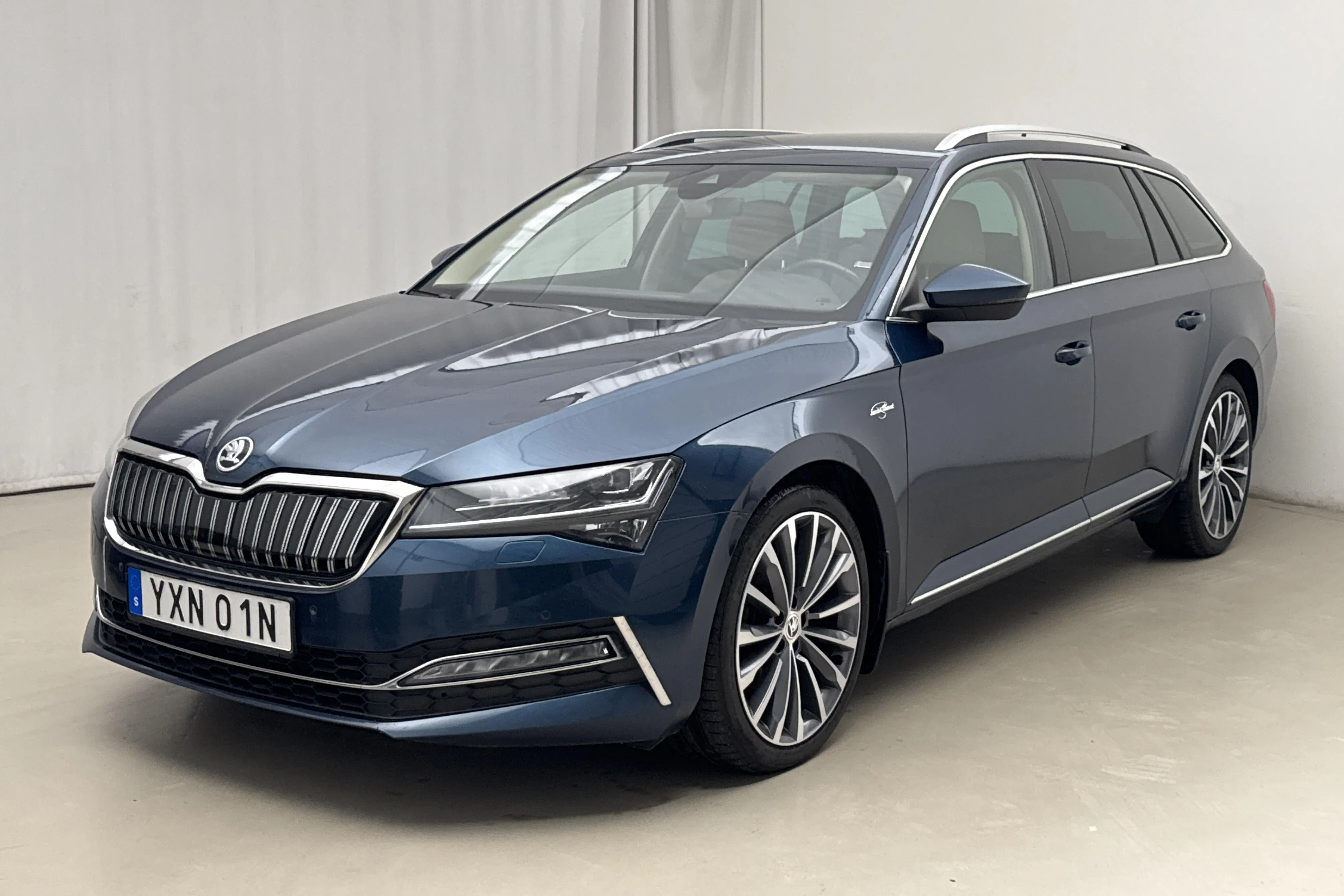 Presentation photo 1 of 17: Skoda Superb 1.4 TSI PHEV Kombi (218hk) - 185 700 km - Automatic - blue - 2021