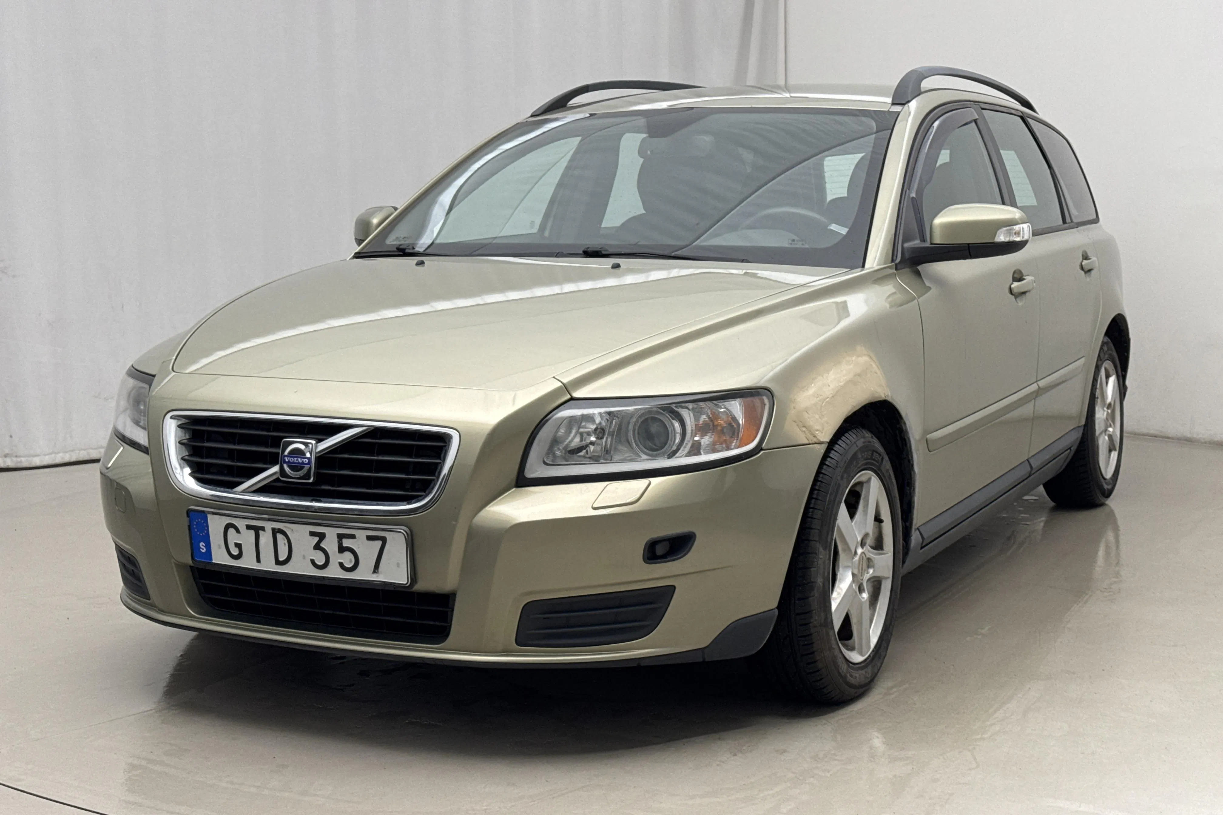 Presentation photo 1 of 15: Volvo V50 1.8F (125hk) - 270 080 km - Manual - green - 2008