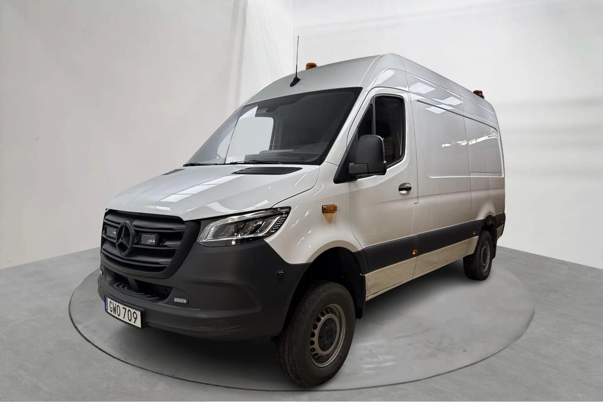 Zdjęcie prezentacyjne 1 z 19: Mercedes Sprinter 319 CDI Skåp 4MATIC (190hk) - 90 970 km - Automatyczna - biały - 2024