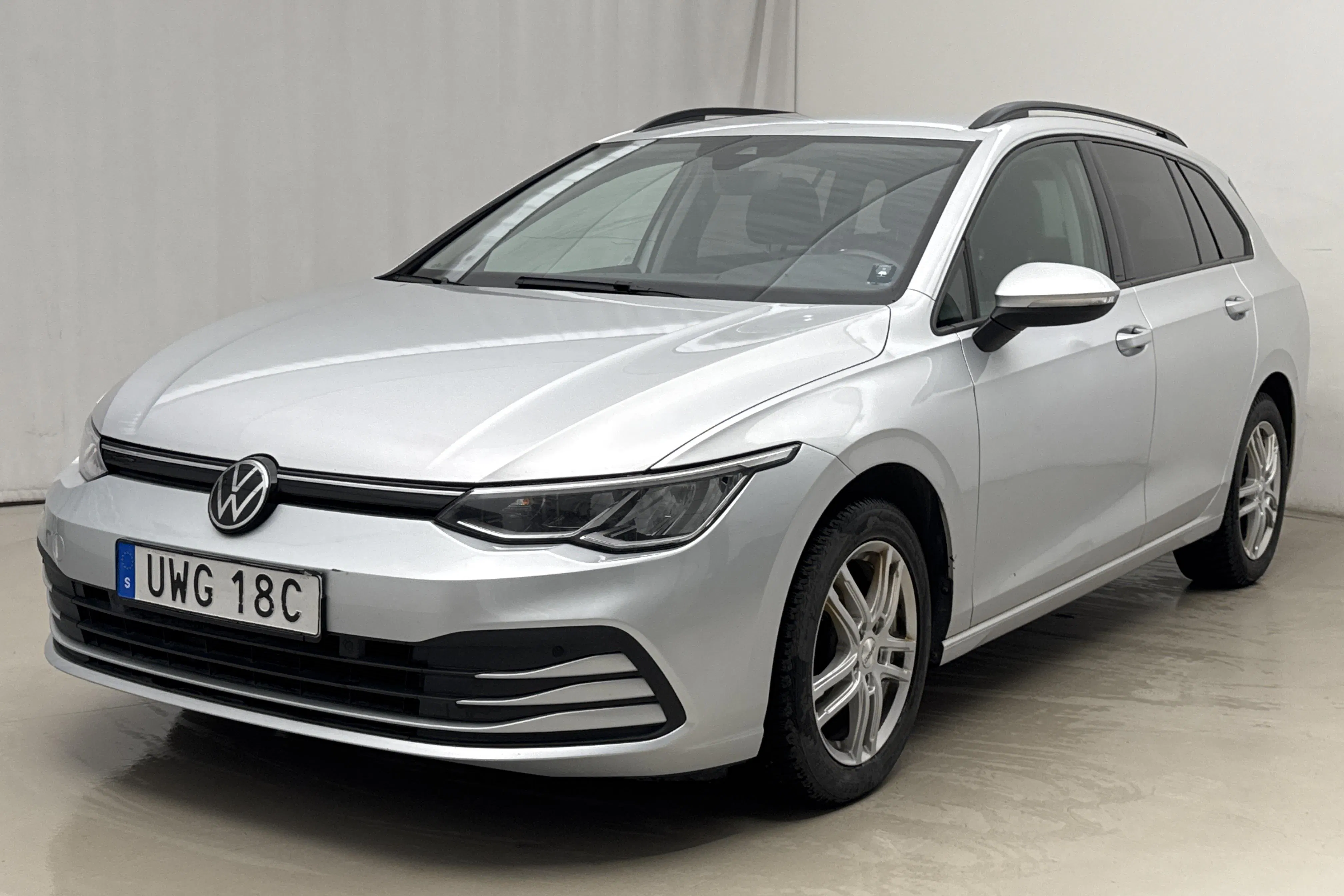 Presentation photo 1 of 17: VW Golf VIII 1.5 eTSI Sportscombi (130hk) - 134 630 km - Automatic - silver - 2021