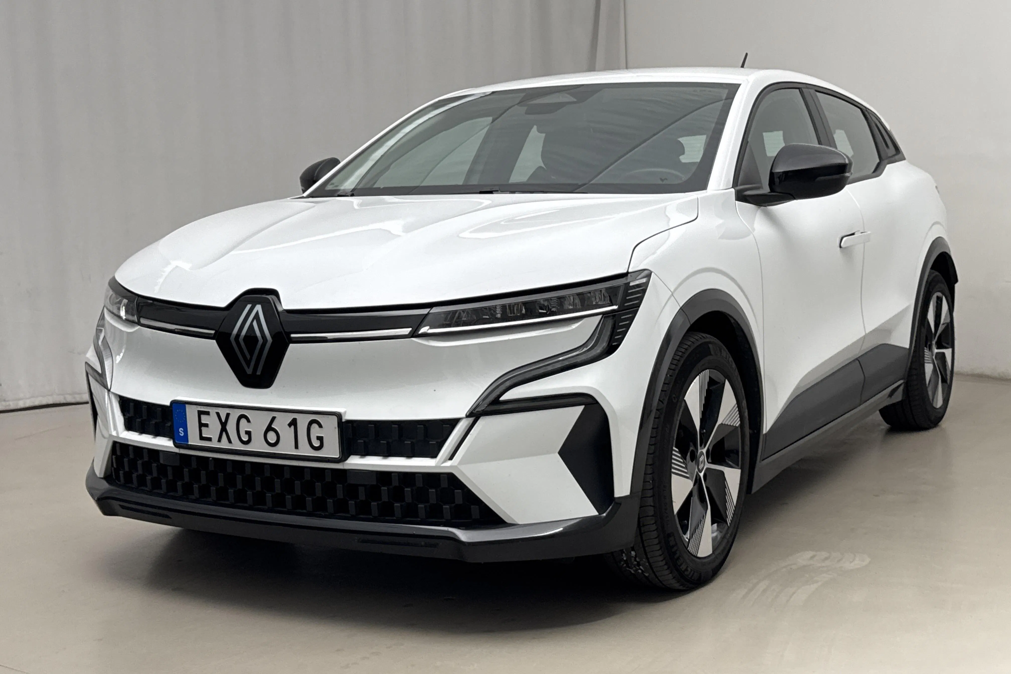 Presentation photo 1 of 17: Renault Mégane E-TECH 60kWh (220hk) - 112 930 km - Automatic - white - 2023