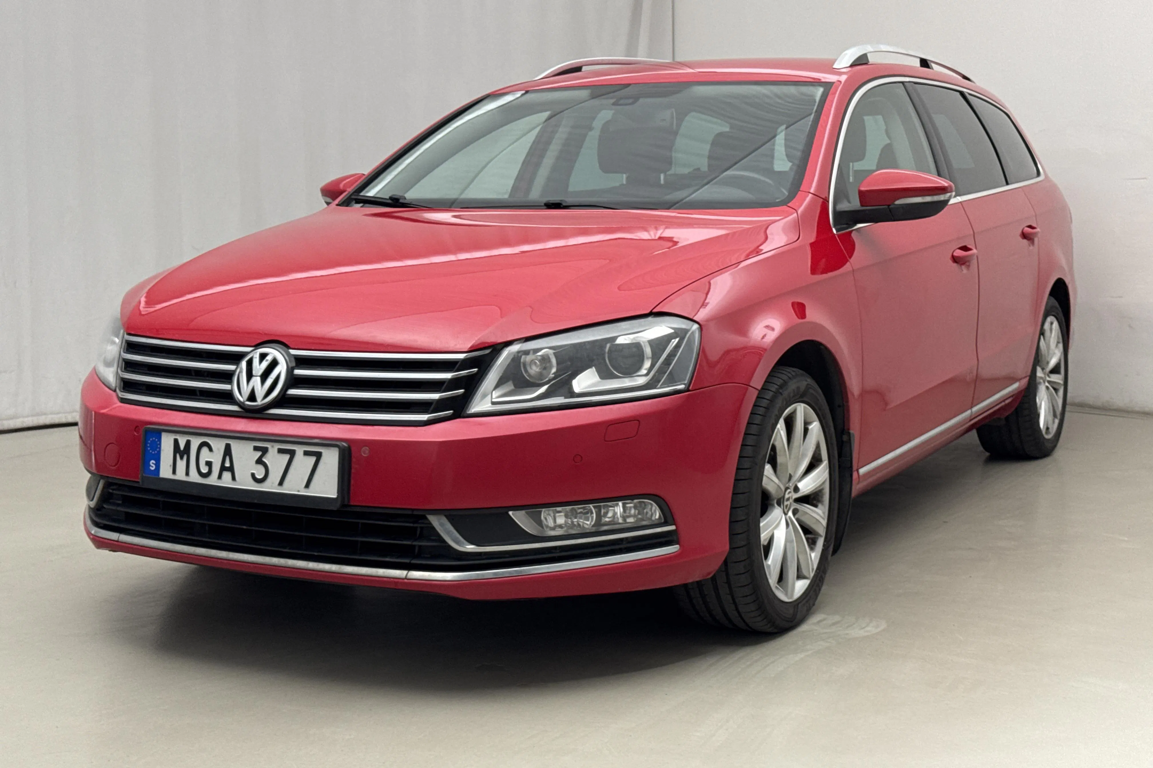 Presentation photo 1 of 15: VW Passat 1.4 TSI EcoFuel Variant (150hk) - 253 550 km - Automatic - red - 2012