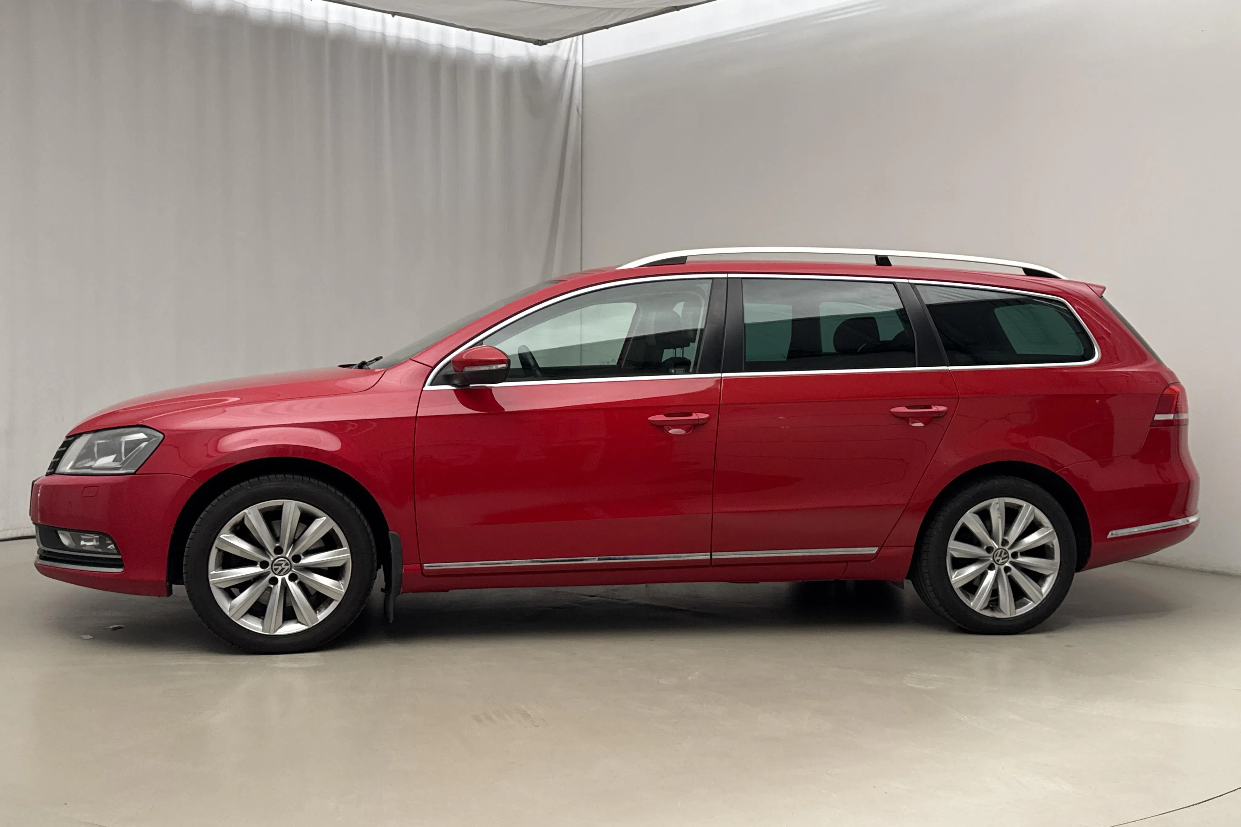 Presentation photo 2 of 15: VW Passat 1.4 TSI EcoFuel Variant (150hk) - 253 550 km - Automatic - red - 2012