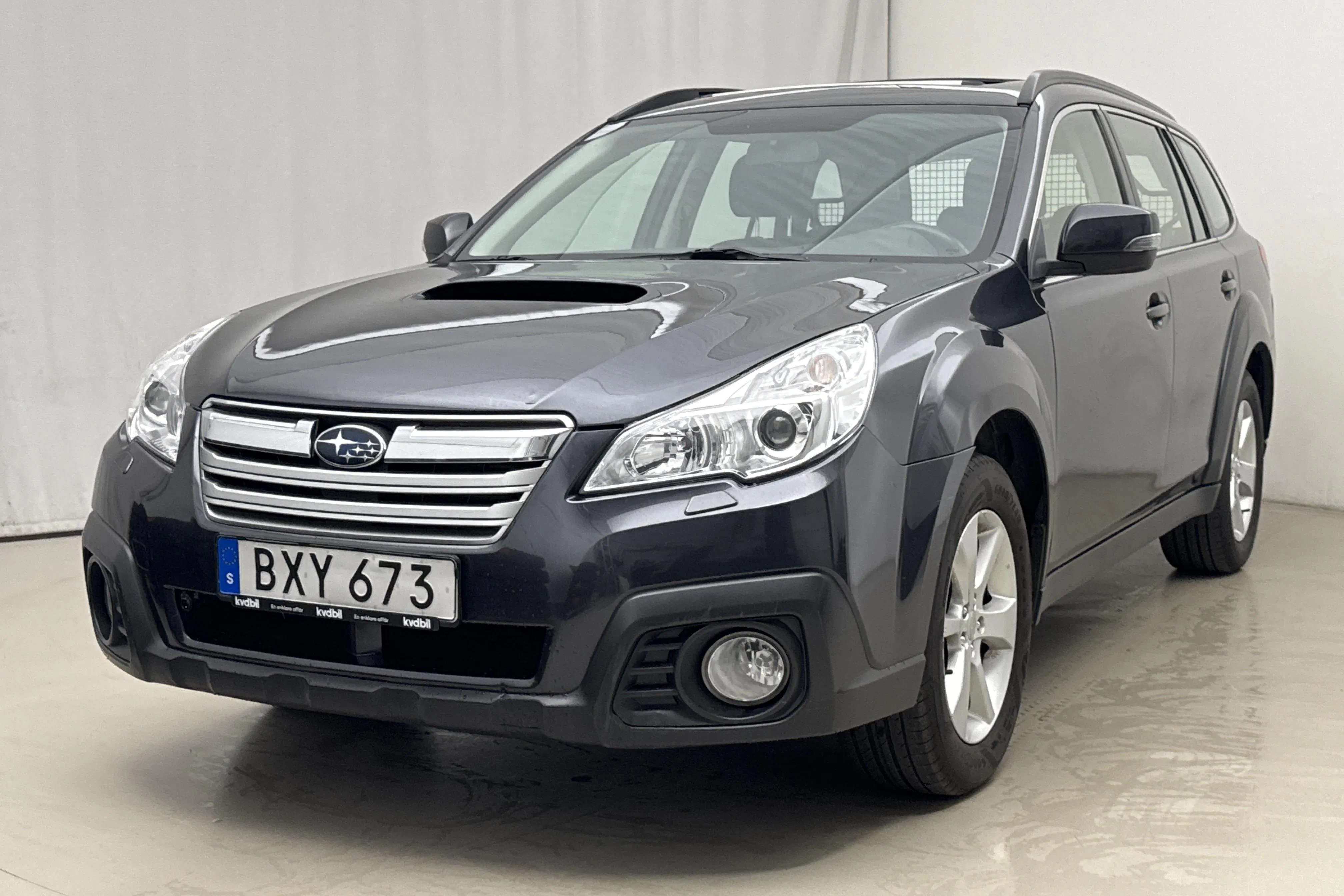 Presentation photo 1 of 19: Subaru Outback 2.0D (150hk) - 226 900 km - Automatic - dark grey - 2014
