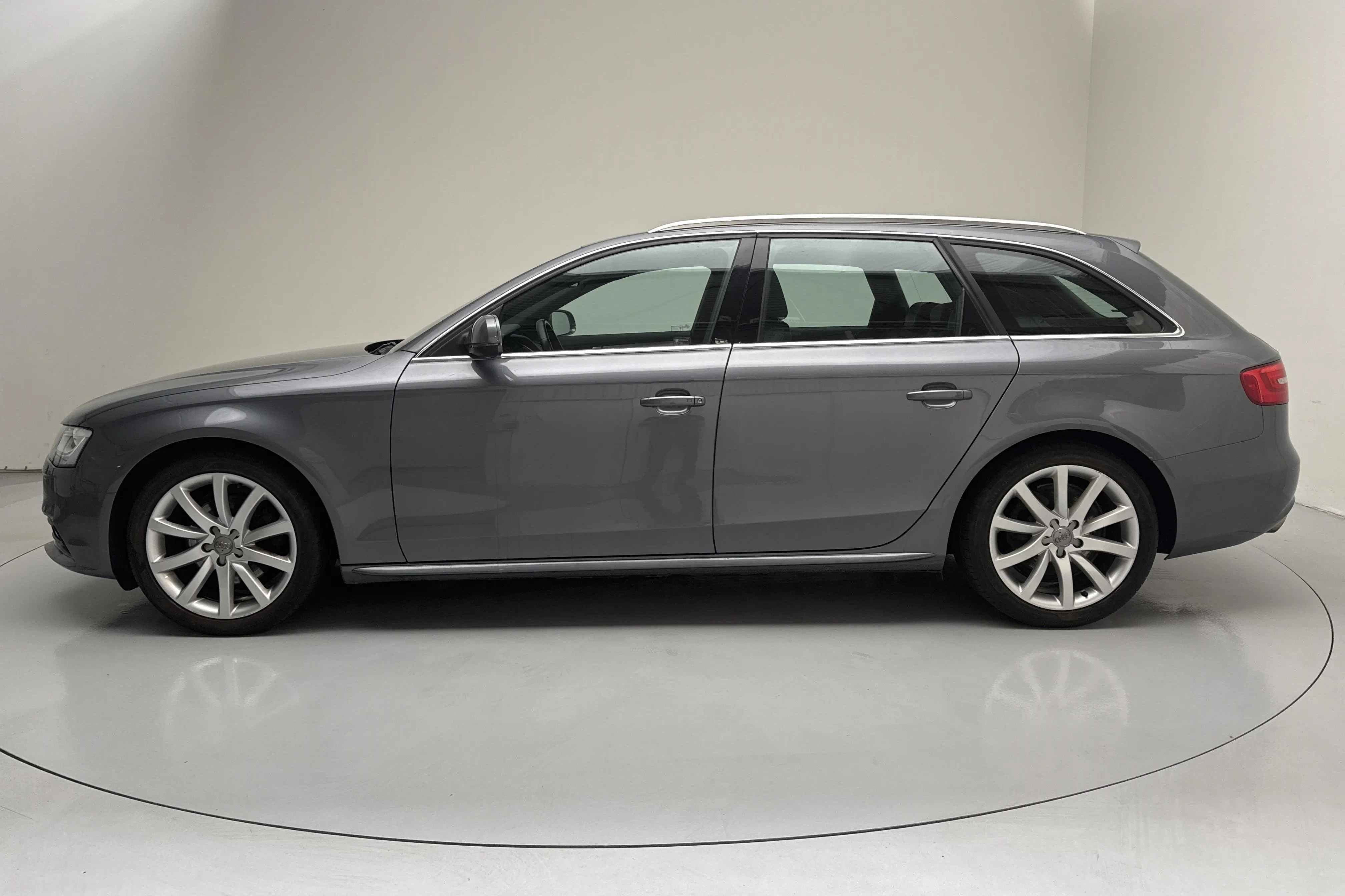 Presentation photo 2 of 12: Audi A4 1.8 TFSI Avant (170hk) - 141 170 km - Manual - gray - 2013