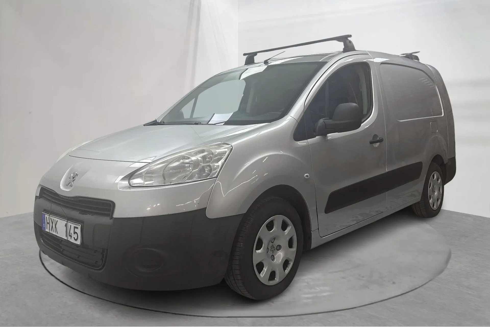 Presentation photo 1 of 16: Peugeot Partner 1.6 e-HDI Skåp (90hk) - 134 870 km - Manual - Light Grey - 2013