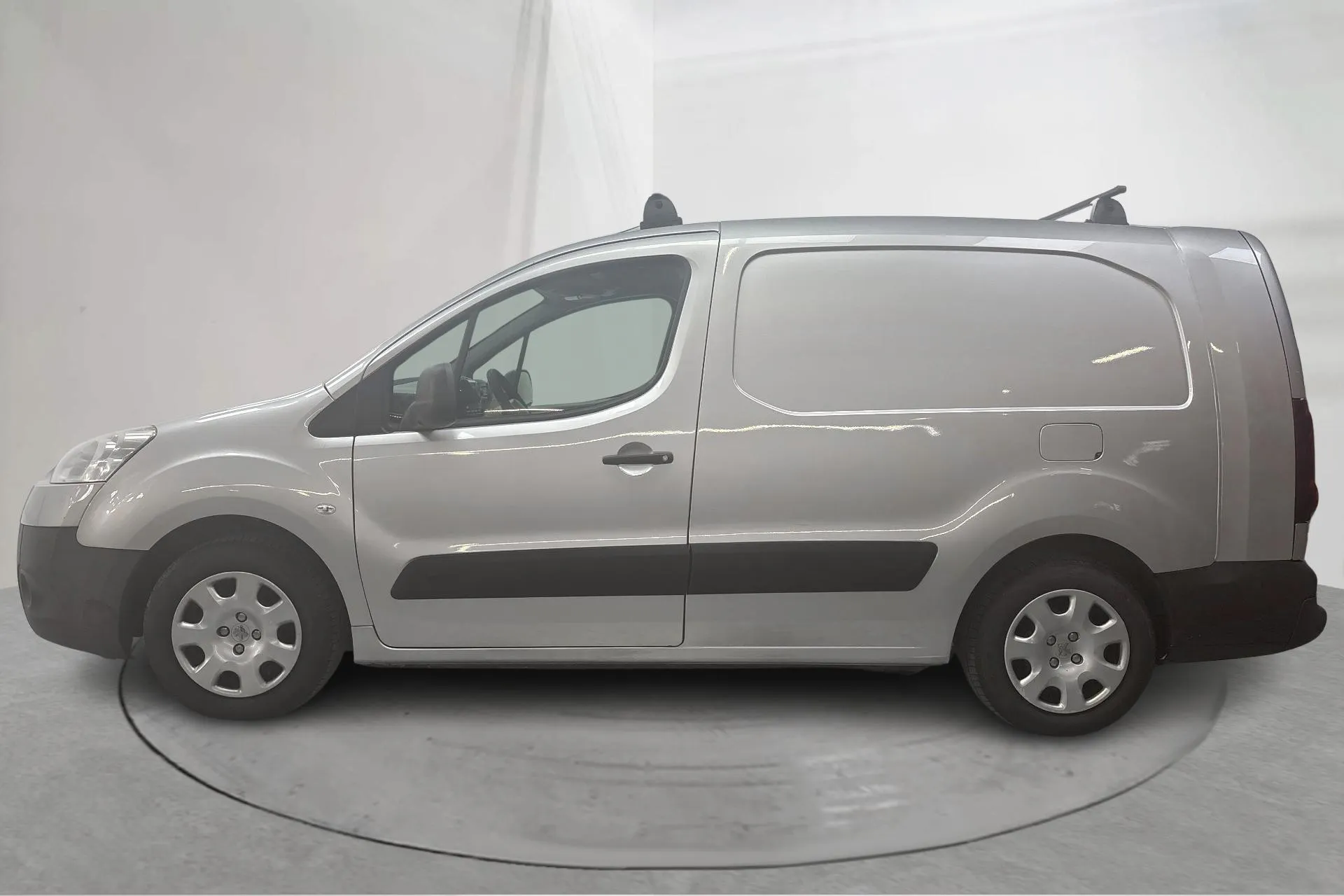 Presentation photo 2 of 16: Peugeot Partner 1.6 e-HDI Skåp (90hk) - 134 870 km - Manual - Light Grey - 2013