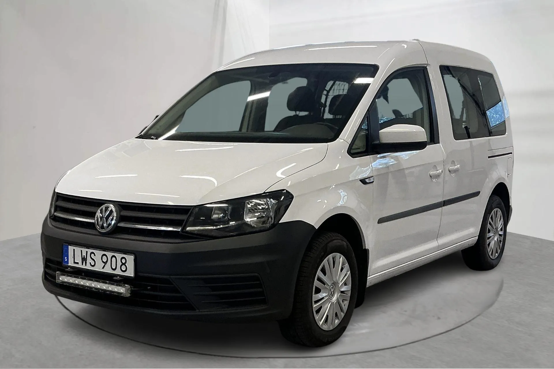 Presentationsfoto 1 av 16: VW Caddy Life 2.0 TDI (102hk) - 23 064 mil - Manuell - vit - 2019