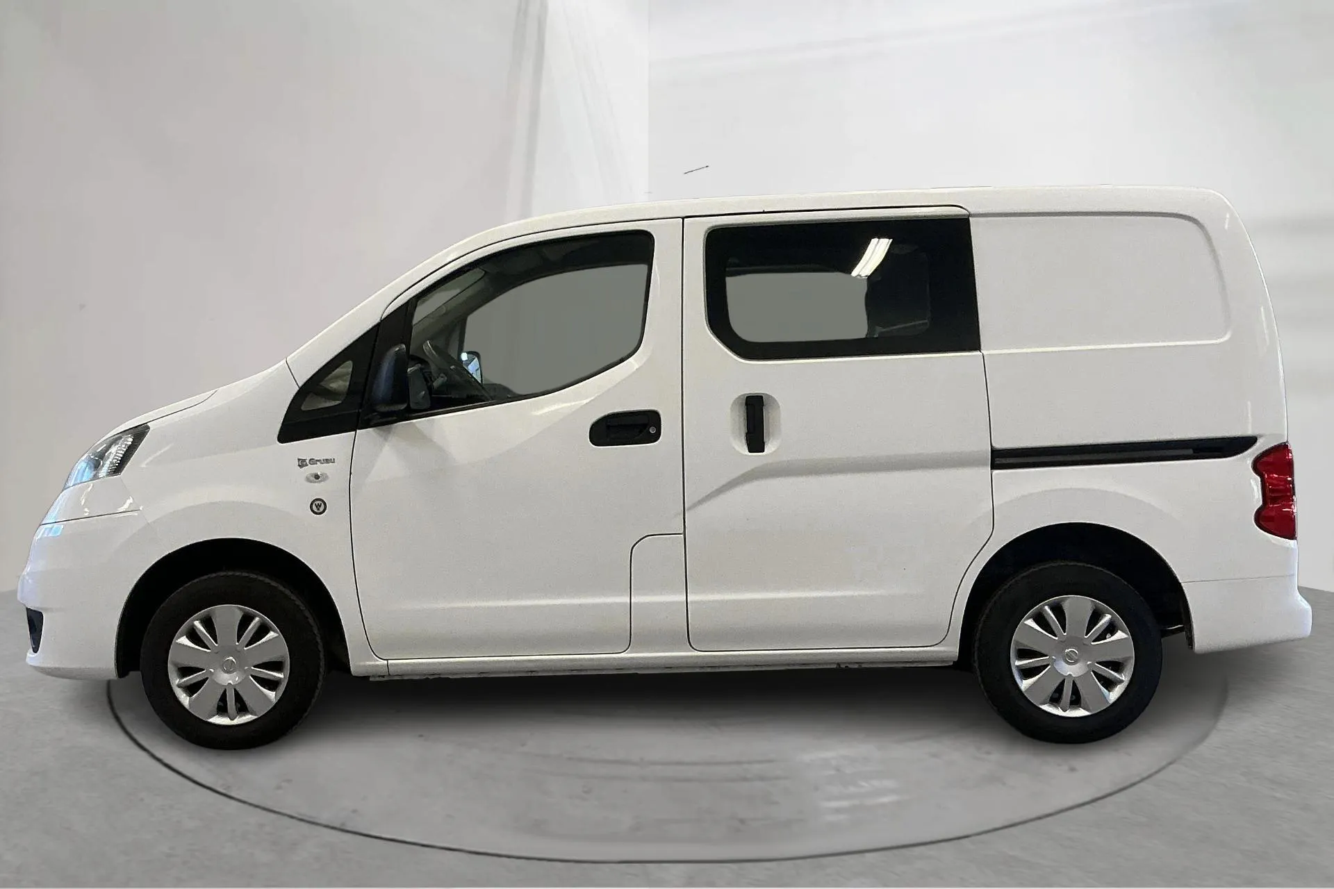 Presentationsfoto 2 av 15: Nissan NV200 1.5 dCi Kombi (90hk) - 13 818 mil - Manuell - vit - 2017