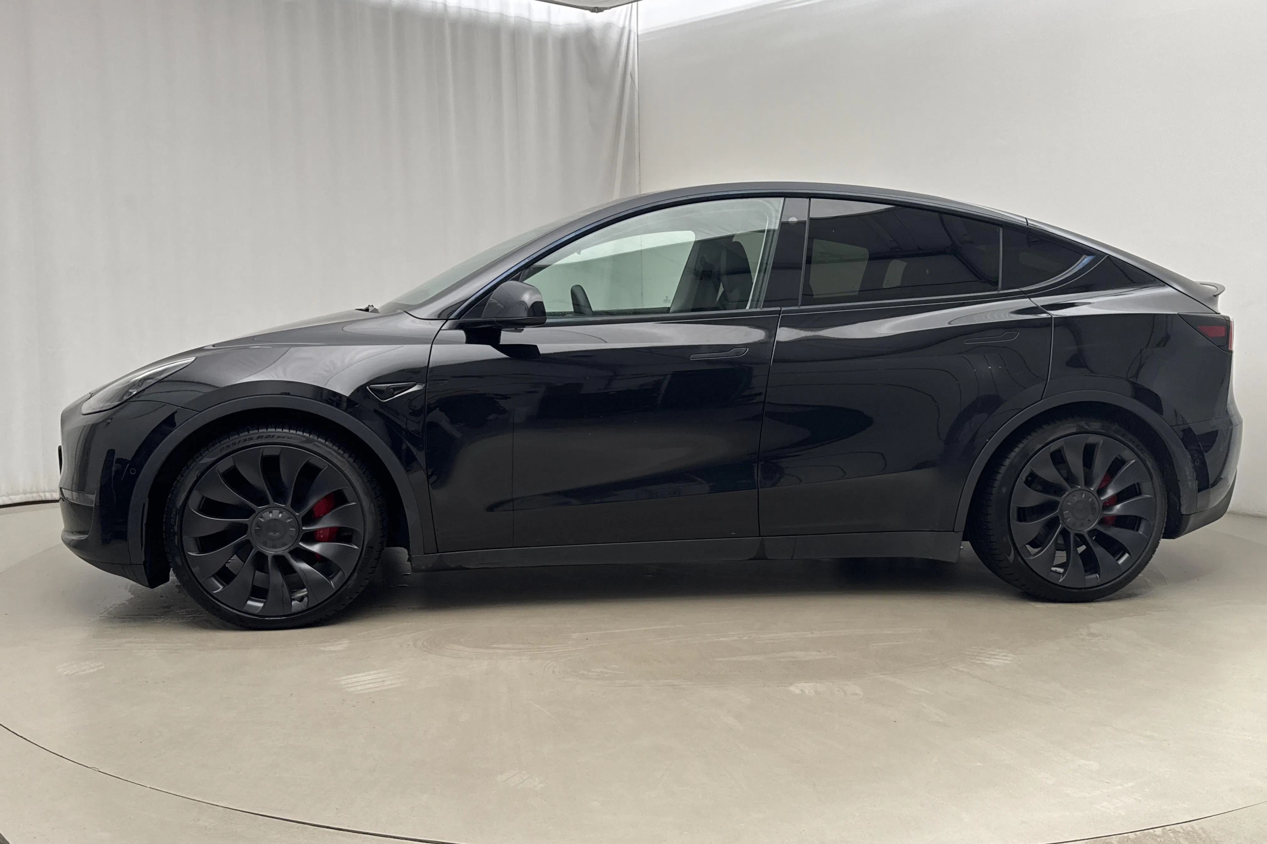 Presentation photo 2 of 24: Tesla Model Y Performance Dual Motor AWD - 102 870 km - Automatic - black - 2022