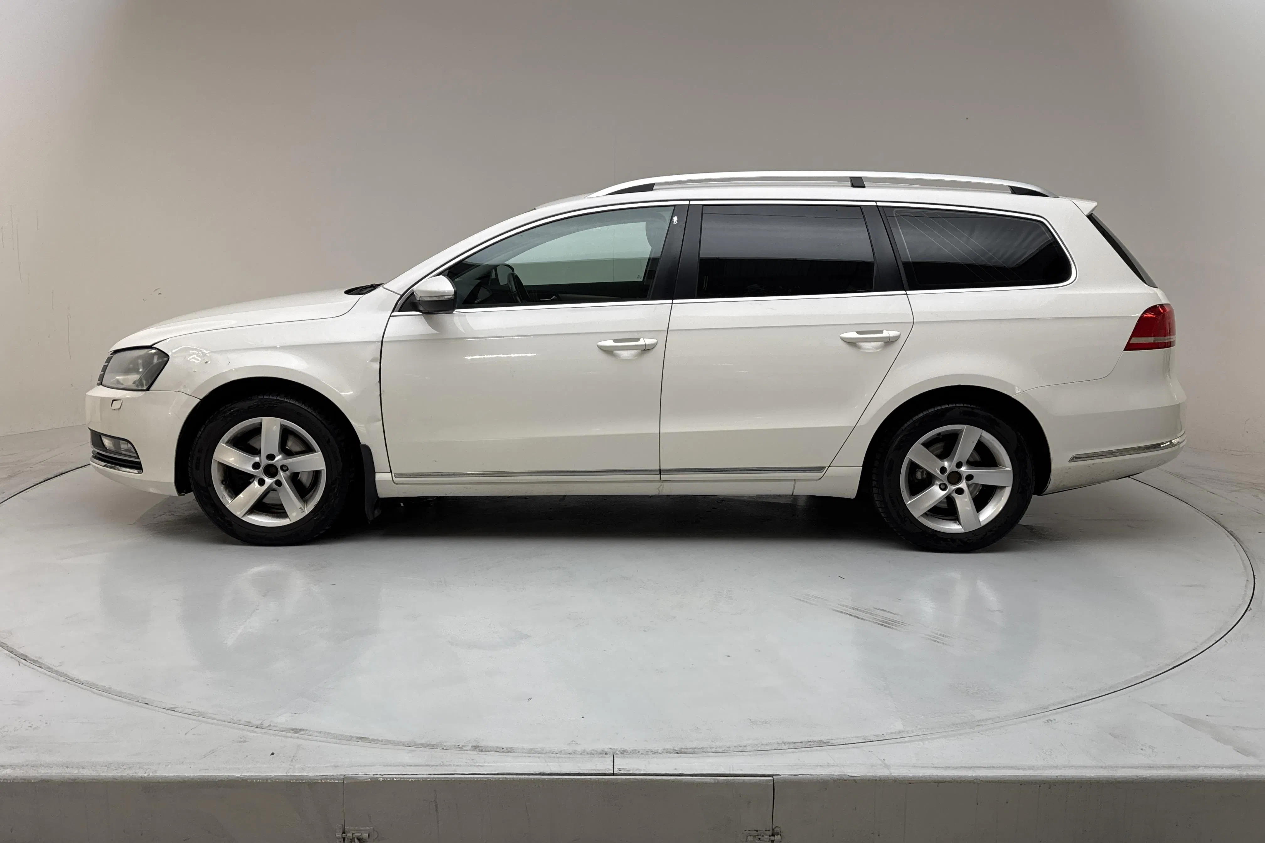 Presentation photo 2 of 12: VW Passat 1.4 TGI EcoFuel Variant (150hk) - 145 980 km - Manual - white - 2015