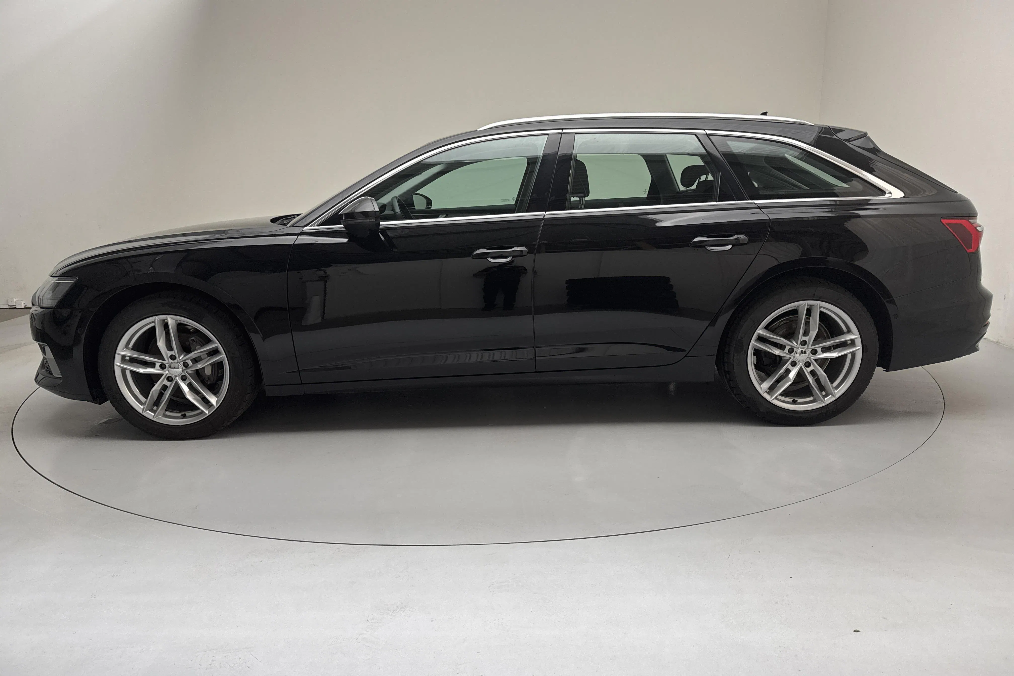 Presentationsfoto 2 av 13: Audi A6 Avant 40 TDI quattro (204hk) - 10 617 mil - Automat - svart - 2023