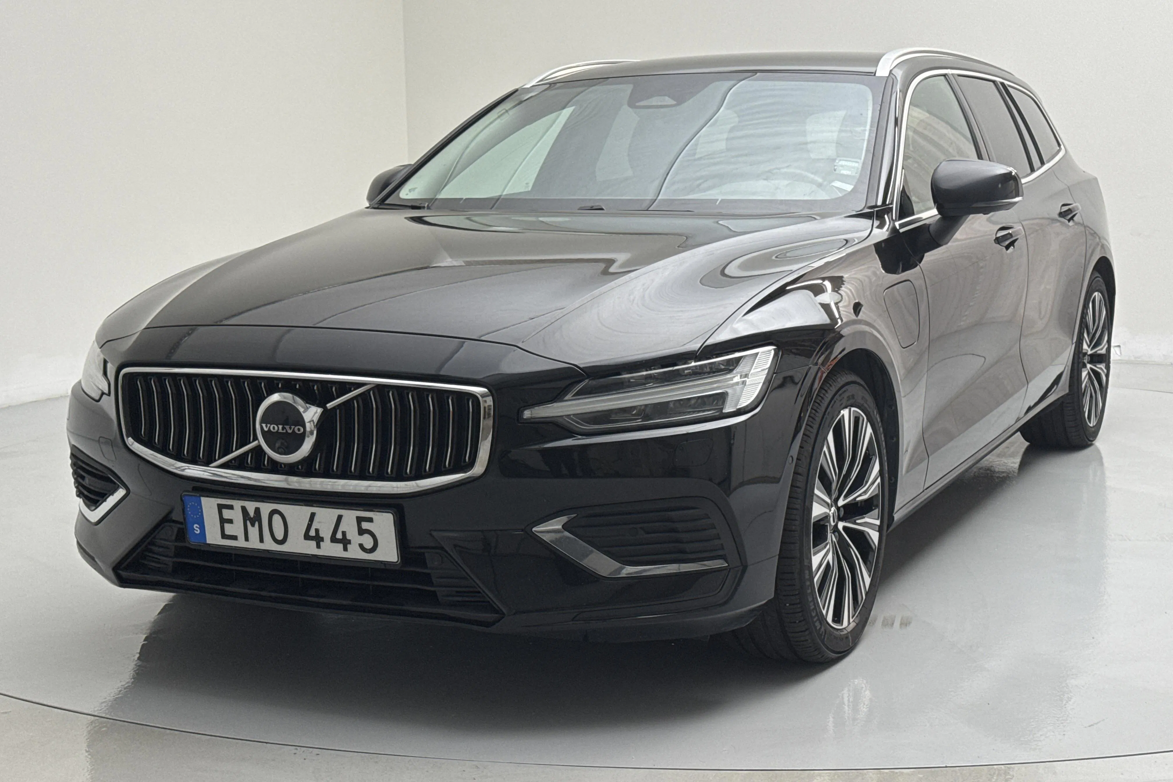 Presentation photo 1 of 19: Volvo V60 T6 AWD Recharge (350hk) - 143 520 km - Automatic - black - 2023